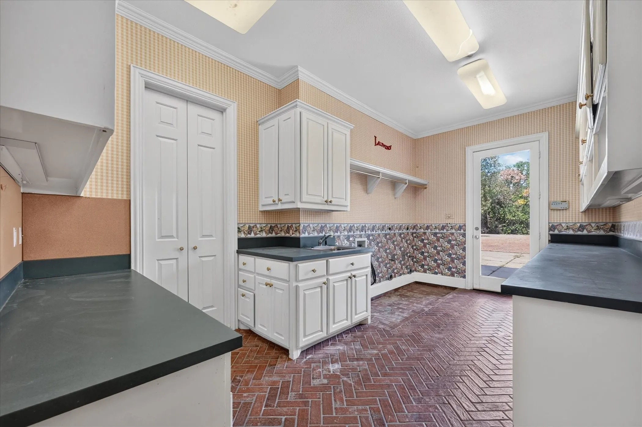 Single Family Residence For Sale in Dallas County , 7007 Spanky Branch Court, Dallas, Texas 75248, 6 Bedroom, 9 Bathroom, 3 Garage spaces, 7,908 Sqft, built in 1995, mls#21387810, Real Estate Agent in Dallas, Homes For Sale in Dallas county, Homes For Sale in Dallas, Realtor in Dallas Texas, Real Estate Brokerage Independent Realty Texas, Luminita Cordes Realtor