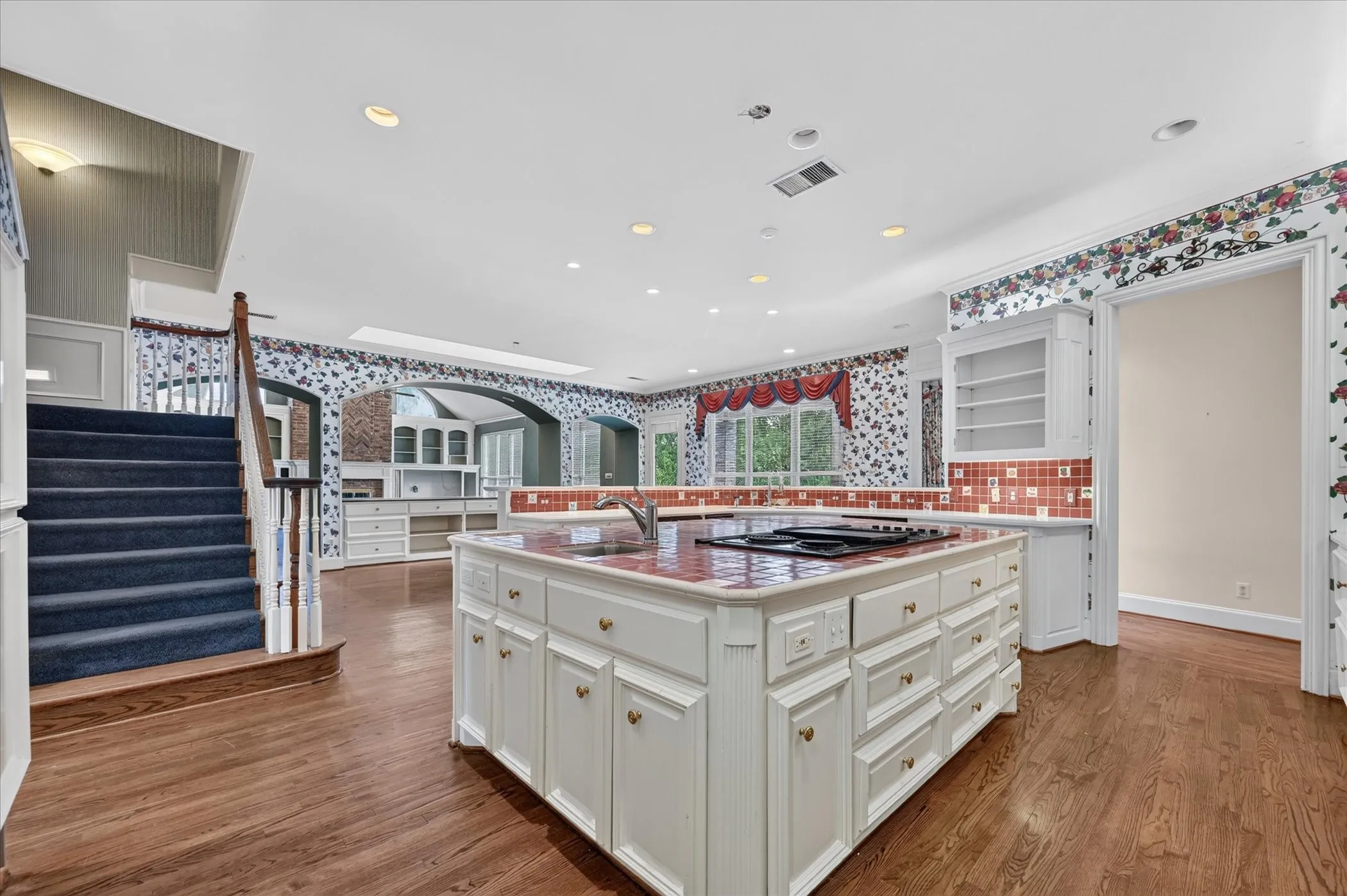 Single Family Residence For Sale in Dallas County , 7007 Spanky Branch Court, Dallas, Texas 75248, 6 Bedroom, 9 Bathroom, 3 Garage spaces, 7,908 Sqft, built in 1995, mls#21387810, Real Estate Agent in Dallas, Homes For Sale in Dallas county, Homes For Sale in Dallas, Realtor in Dallas Texas, Real Estate Brokerage Independent Realty Texas, Luminita Cordes Realtor
