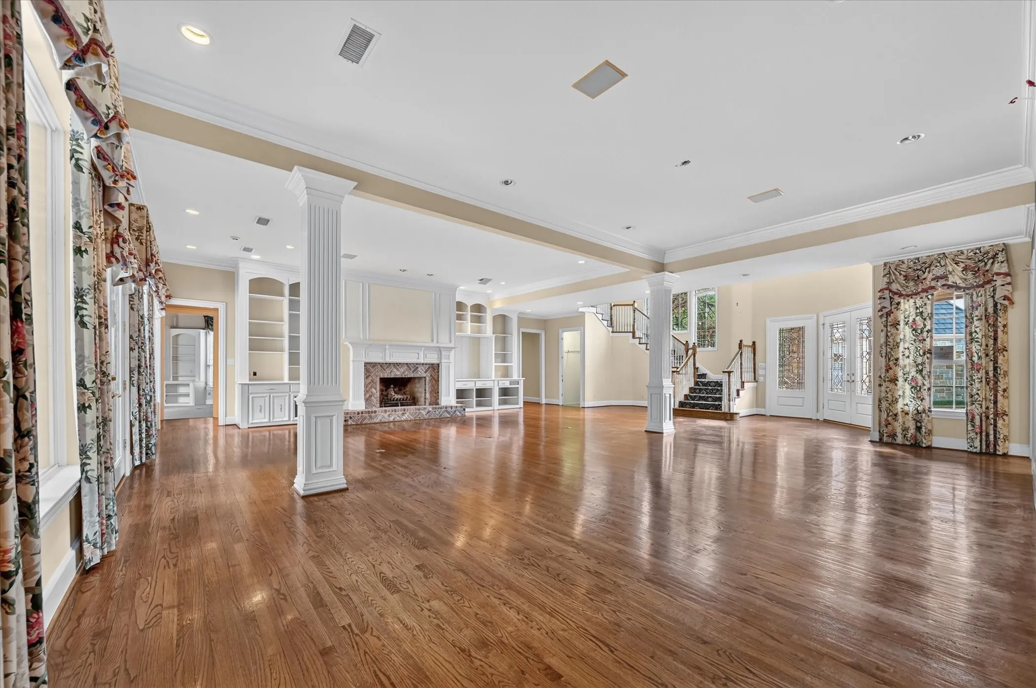 Single Family Residence For Sale in Dallas County , 7007 Spanky Branch Court, Dallas, Texas 75248, 6 Bedroom, 9 Bathroom, 3 Garage spaces, 7,908 Sqft, built in 1995, mls#21387810, Real Estate Agent in Dallas, Homes For Sale in Dallas county, Homes For Sale in Dallas, Realtor in Dallas Texas, Real Estate Brokerage Independent Realty Texas, Luminita Cordes Realtor
