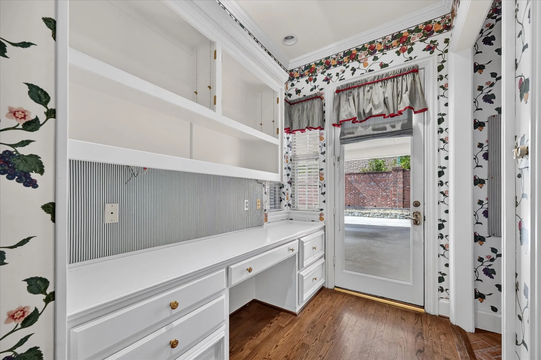 Single Family Residence For Sale in Dallas County , 7007 Spanky Branch Court, Dallas, Texas 75248, 6 Bedroom, 9 Bathroom, 3 Garage spaces, 7,908 Sqft, built in 1995, mls#21387810, Real Estate Agent in Dallas, Homes For Sale in Dallas county, Homes For Sale in Dallas, Realtor in Dallas Texas, Real Estate Brokerage Independent Realty Texas, Luminita Cordes Realtor