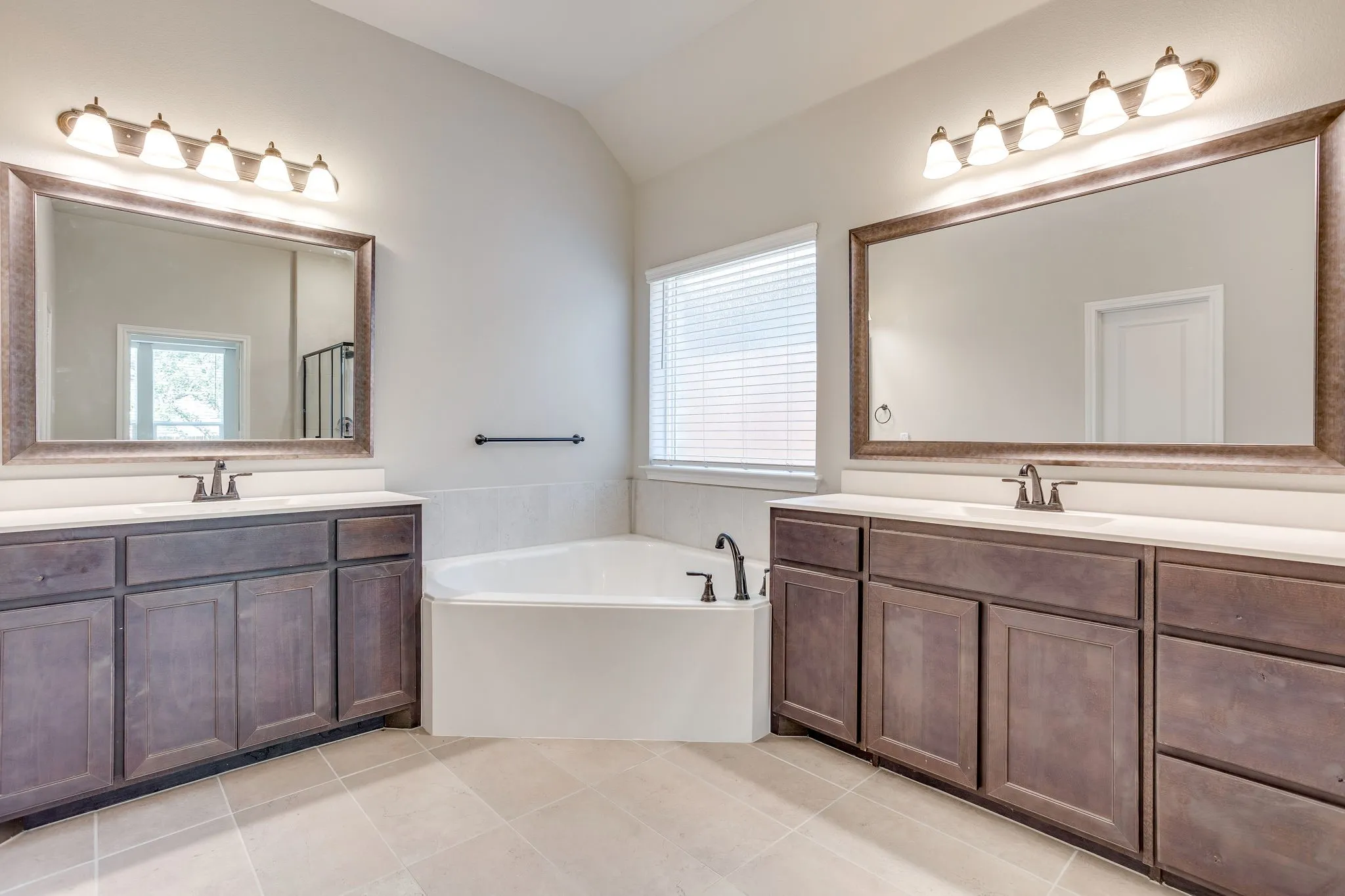 Single Family Residence For Sale in Johnson County , 1008 Wildwood Drive, Joshua, Texas 76058, 3 Bedroom, 3 Bathroom, 2 Garage spaces, 2,441 Sqft, built in 2021, mls#21389831, Real Estate Agent in Joshua, Homes For Sale in Johnson county, Homes For Sale in Joshua, Realtor in Joshua Texas, Real Estate Brokerage Independent Realty Texas, Luminita Cordes Realtor