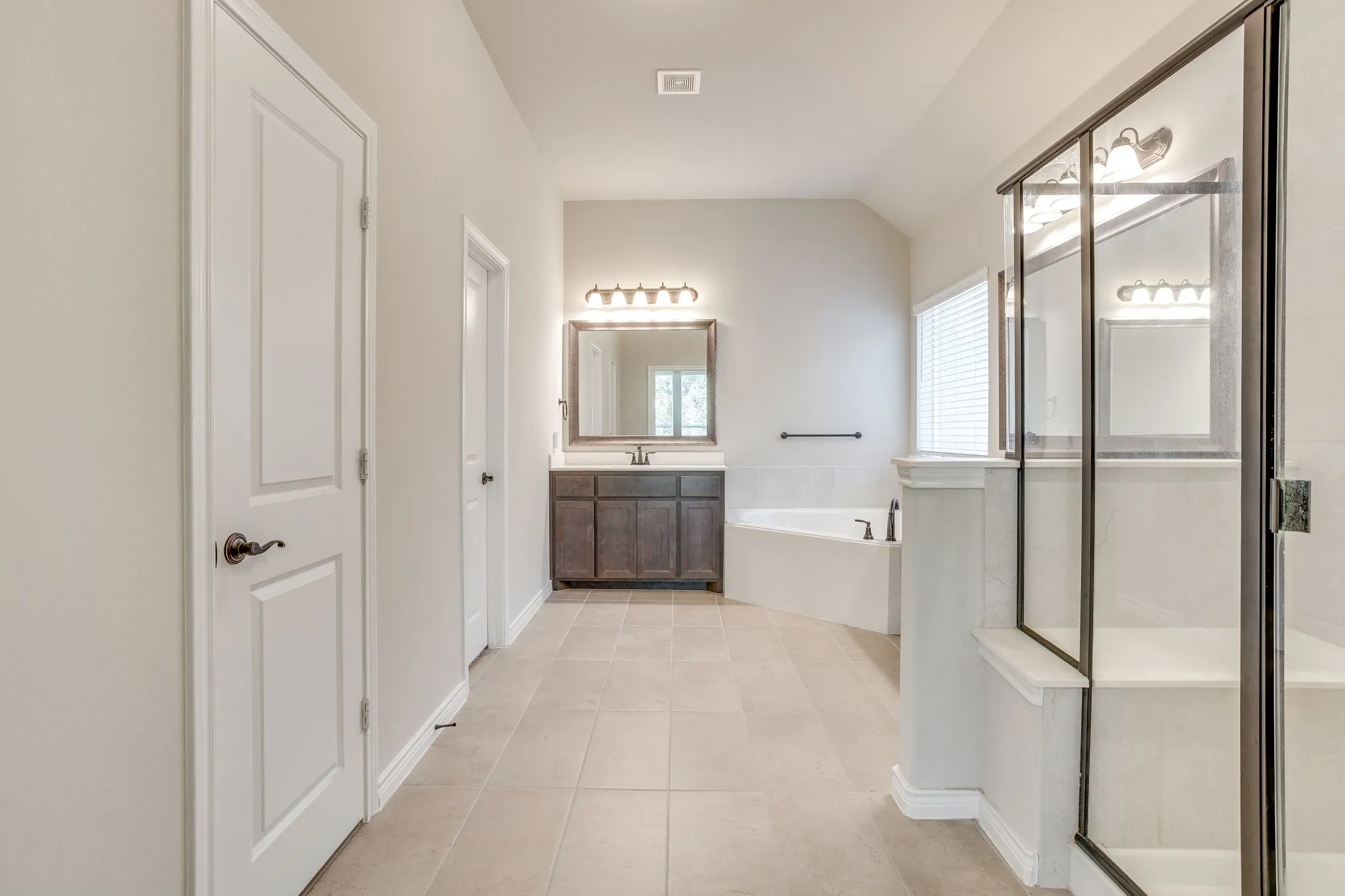 Single Family Residence For Sale in Johnson County , 1008 Wildwood Drive, Joshua, Texas 76058, 3 Bedroom, 3 Bathroom, 2 Garage spaces, 2,441 Sqft, built in 2021, mls#21389831, Real Estate Agent in Joshua, Homes For Sale in Johnson county, Homes For Sale in Joshua, Realtor in Joshua Texas, Real Estate Brokerage Independent Realty Texas, Luminita Cordes Realtor