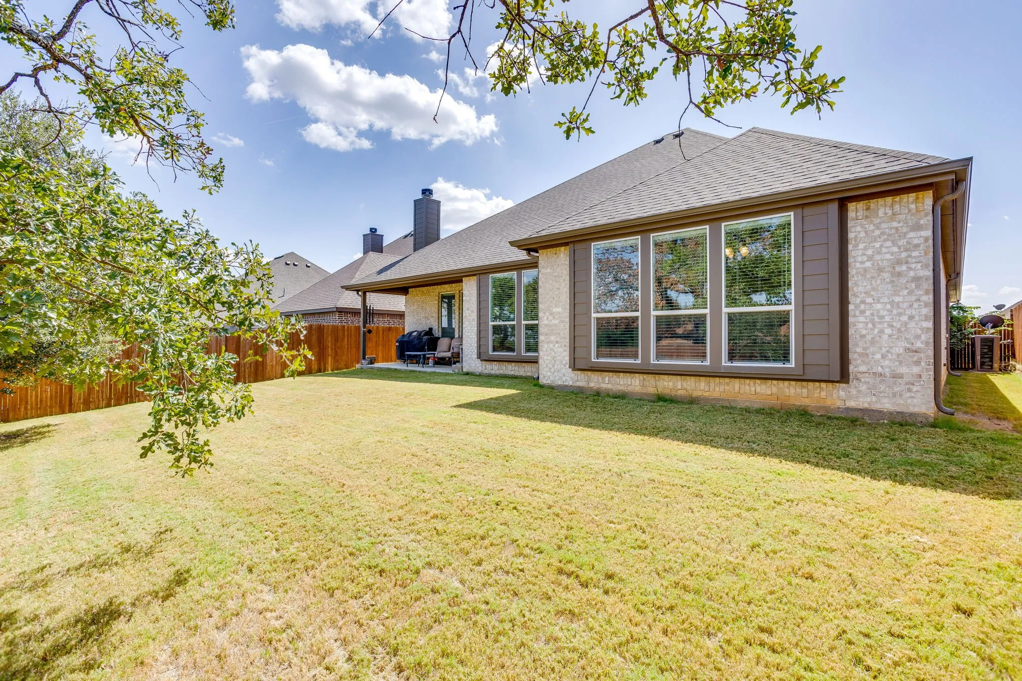 Single Family Residence For Sale in Johnson County , 1008 Wildwood Drive, Joshua, Texas 76058, 3 Bedroom, 3 Bathroom, 2 Garage spaces, 2,441 Sqft, built in 2021, mls#21389831, Real Estate Agent in Joshua, Homes For Sale in Johnson county, Homes For Sale in Joshua, Realtor in Joshua Texas, Real Estate Brokerage Independent Realty Texas, Luminita Cordes Realtor