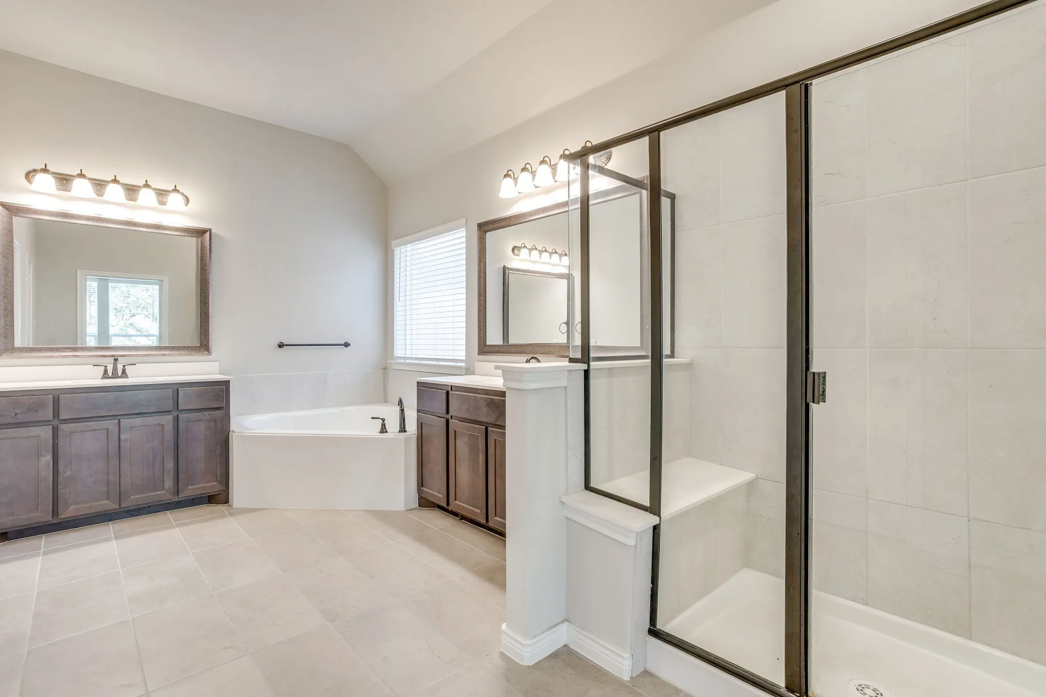 Single Family Residence For Sale in Johnson County , 1008 Wildwood Drive, Joshua, Texas 76058, 3 Bedroom, 3 Bathroom, 2 Garage spaces, 2,441 Sqft, built in 2021, mls#21389831, Real Estate Agent in Joshua, Homes For Sale in Johnson county, Homes For Sale in Joshua, Realtor in Joshua Texas, Real Estate Brokerage Independent Realty Texas, Luminita Cordes Realtor