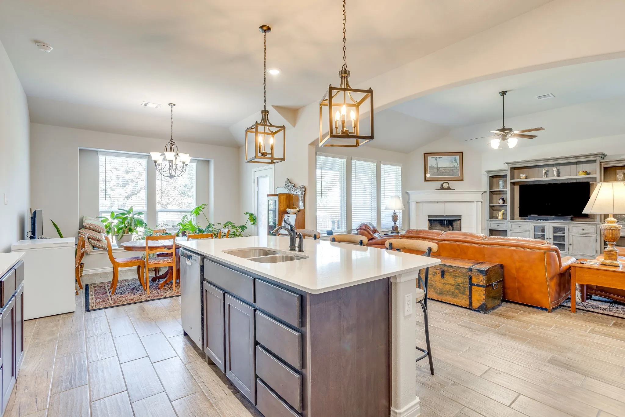 Single Family Residence For Sale in Johnson County , 1008 Wildwood Drive, Joshua, Texas 76058, 3 Bedroom, 3 Bathroom, 2 Garage spaces, 2,441 Sqft, built in 2021, mls#21389831, Real Estate Agent in Joshua, Homes For Sale in Johnson county, Homes For Sale in Joshua, Realtor in Joshua Texas, Real Estate Brokerage Independent Realty Texas, Luminita Cordes Realtor