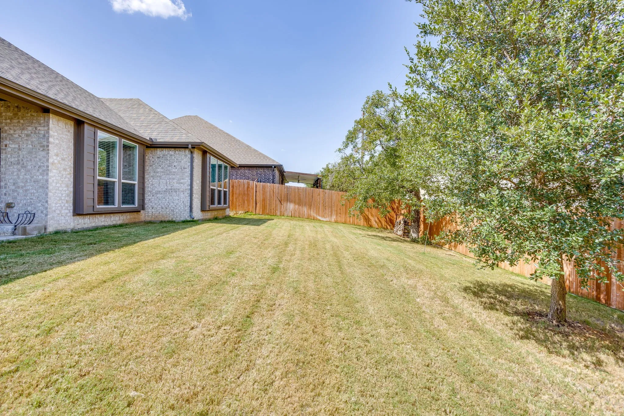Single Family Residence For Sale in Johnson County , 1008 Wildwood Drive, Joshua, Texas 76058, 3 Bedroom, 3 Bathroom, 2 Garage spaces, 2,441 Sqft, built in 2021, mls#21389831, Real Estate Agent in Joshua, Homes For Sale in Johnson county, Homes For Sale in Joshua, Realtor in Joshua Texas, Real Estate Brokerage Independent Realty Texas, Luminita Cordes Realtor