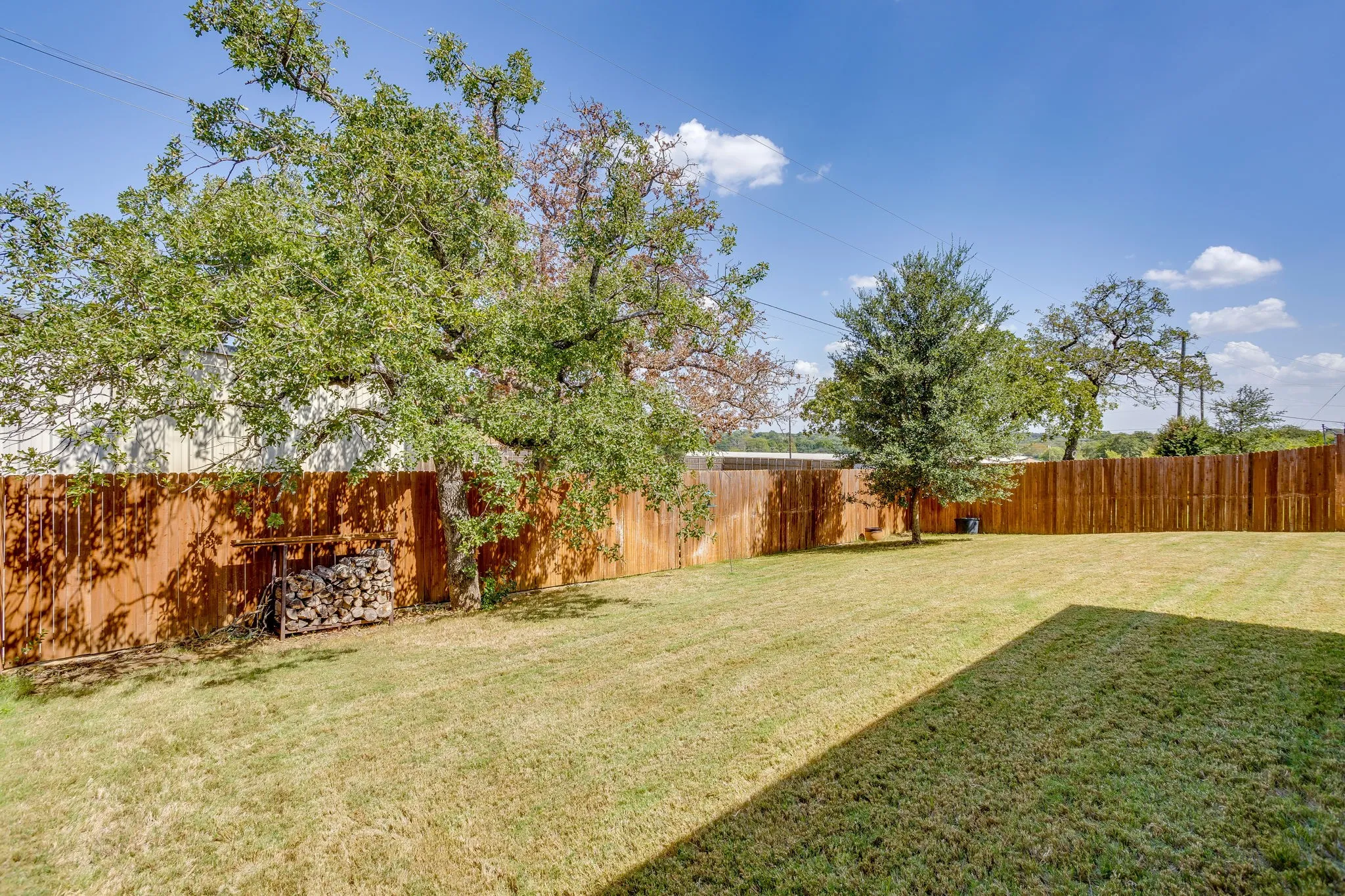 Single Family Residence For Sale in Johnson County , 1008 Wildwood Drive, Joshua, Texas 76058, 3 Bedroom, 3 Bathroom, 2 Garage spaces, 2,441 Sqft, built in 2021, mls#21389831, Real Estate Agent in Joshua, Homes For Sale in Johnson county, Homes For Sale in Joshua, Realtor in Joshua Texas, Real Estate Brokerage Independent Realty Texas, Luminita Cordes Realtor