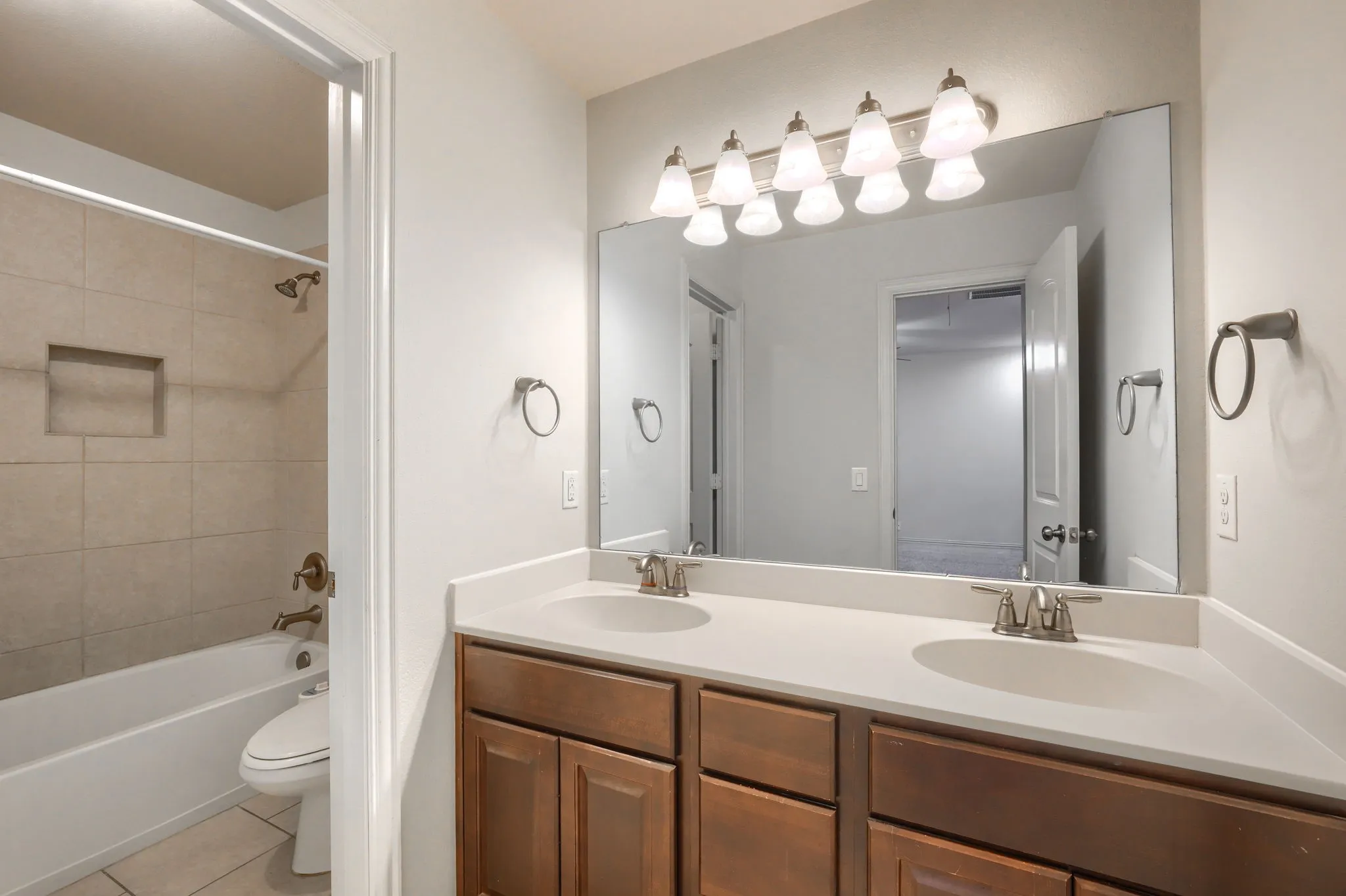 2nd Full Bath - Ensuite