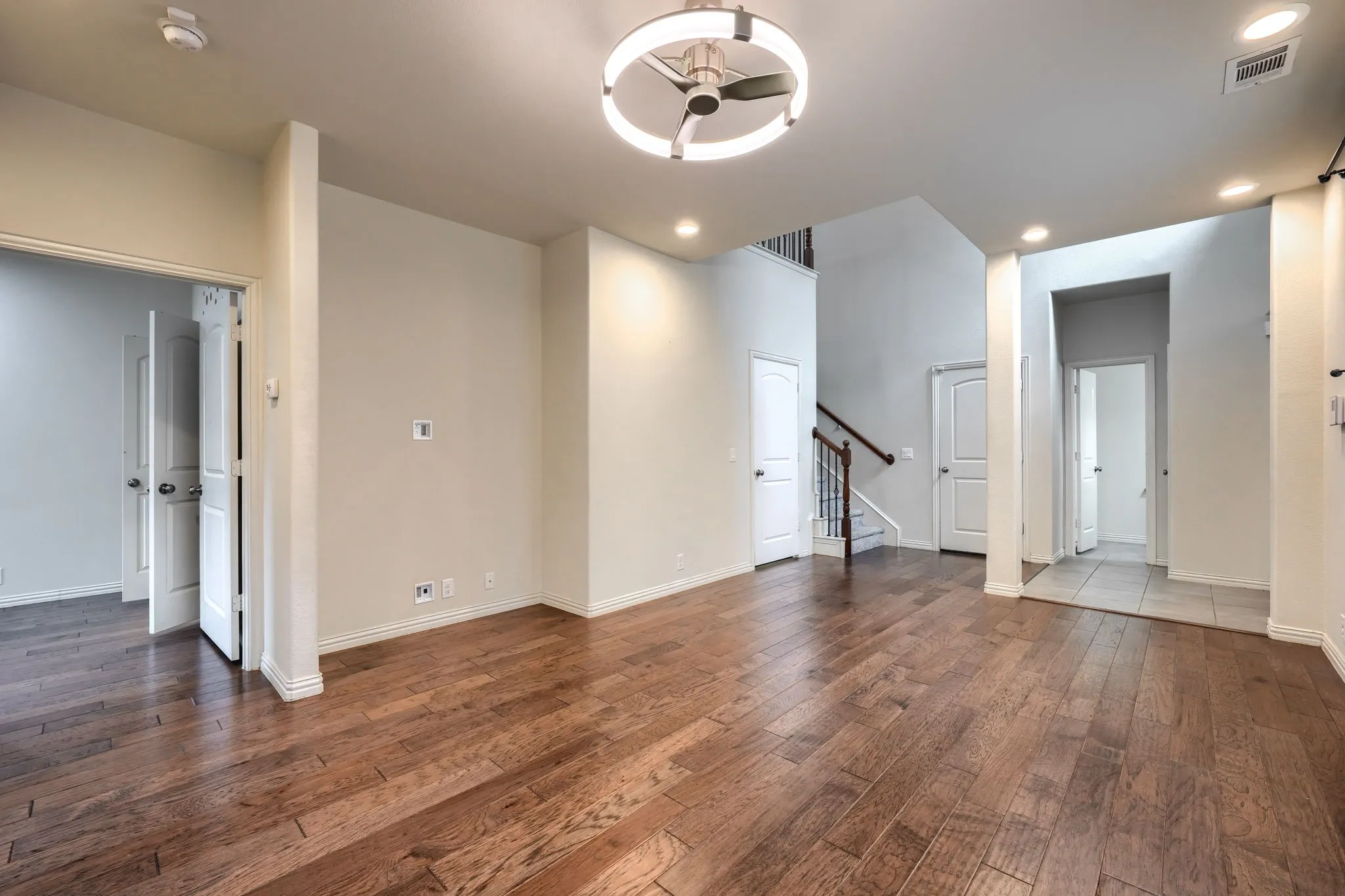 Townhouse For Sale in Collin County , 878 Merino Drive, Allen, Texas 75013, 3 Bedroom, 4 Bathroom, 2 Garage spaces, 2,123 Sqft, built in 2014, mls#21390046, Real Estate Agent in Allen, Homes For Sale in Collin county, Homes For Sale in Allen, Realtor in Allen Texas, Real Estate Brokerage Independent Realty Texas, Luminita Cordes Realtor
