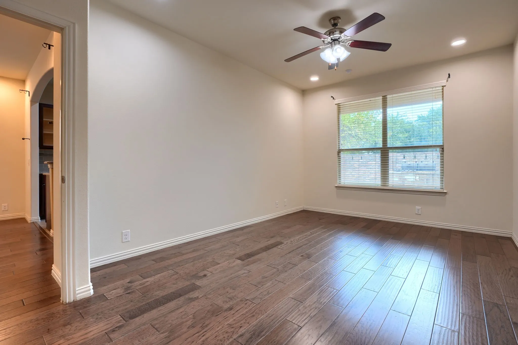 Townhouse For Sale in Collin County , 878 Merino Drive, Allen, Texas 75013, 3 Bedroom, 4 Bathroom, 2 Garage spaces, 2,123 Sqft, built in 2014, mls#21390046, Real Estate Agent in Allen, Homes For Sale in Collin county, Homes For Sale in Allen, Realtor in Allen Texas, Real Estate Brokerage Independent Realty Texas, Luminita Cordes Realtor