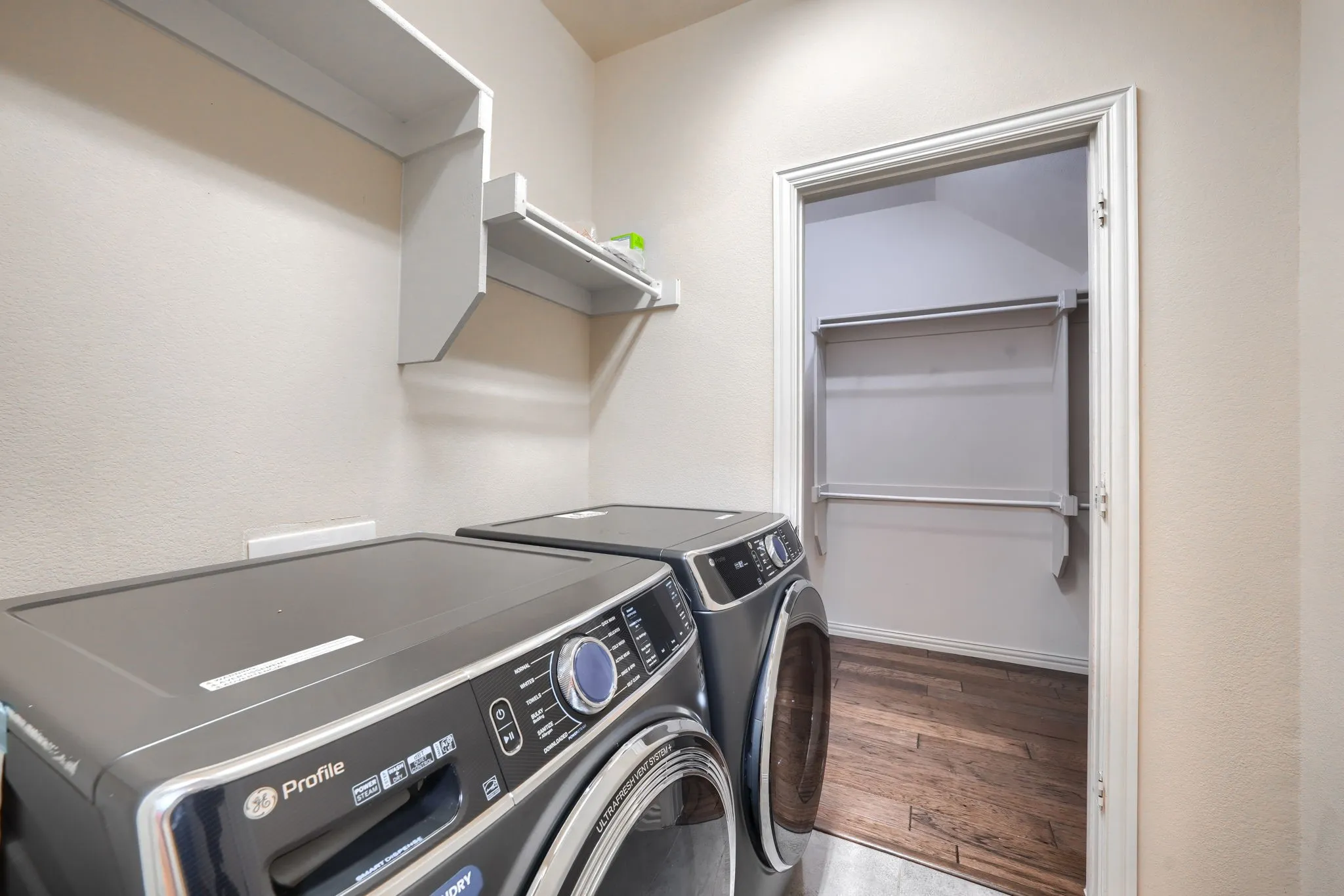 Townhouse For Sale in Collin County , 878 Merino Drive, Allen, Texas 75013, 3 Bedroom, 4 Bathroom, 2 Garage spaces, 2,123 Sqft, built in 2014, mls#21390046, Real Estate Agent in Allen, Homes For Sale in Collin county, Homes For Sale in Allen, Realtor in Allen Texas, Real Estate Brokerage Independent Realty Texas, Luminita Cordes Realtor