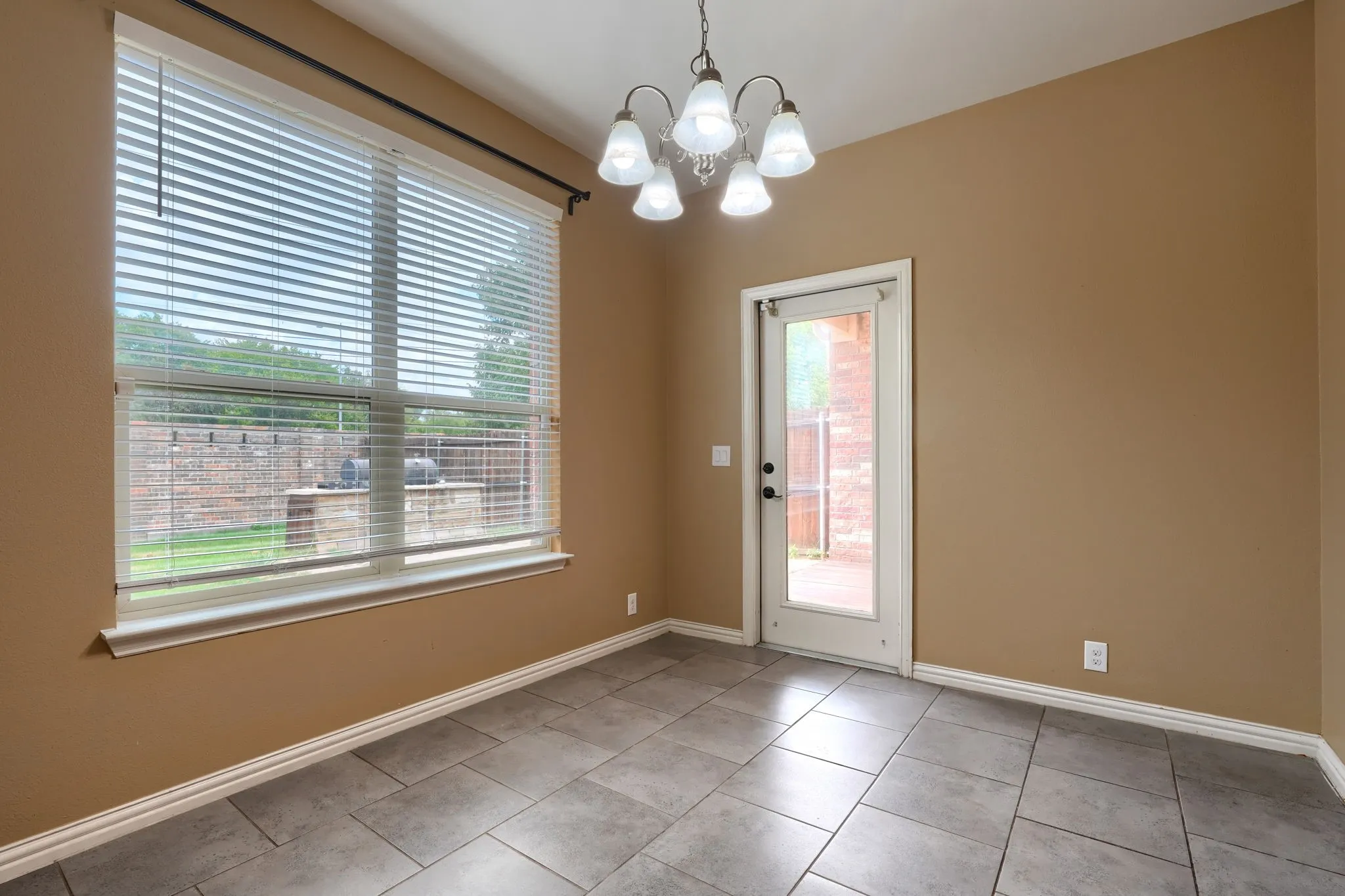Townhouse For Sale in Collin County , 878 Merino Drive, Allen, Texas 75013, 3 Bedroom, 4 Bathroom, 2 Garage spaces, 2,123 Sqft, built in 2014, mls#21390046, Real Estate Agent in Allen, Homes For Sale in Collin county, Homes For Sale in Allen, Realtor in Allen Texas, Real Estate Brokerage Independent Realty Texas, Luminita Cordes Realtor