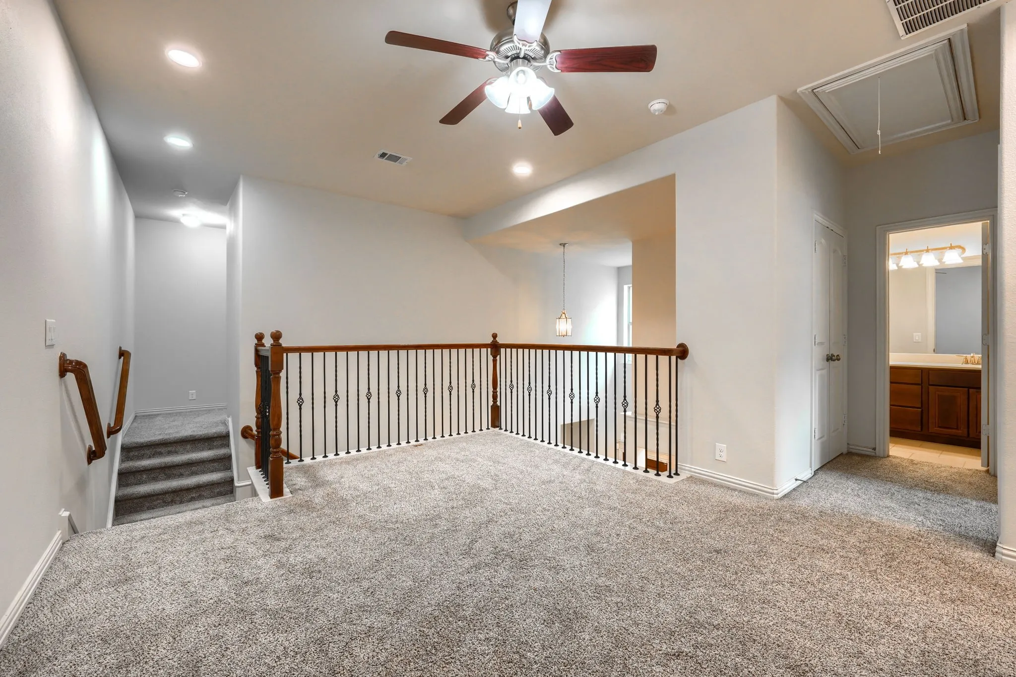 Townhouse For Sale in Collin County , 878 Merino Drive, Allen, Texas 75013, 3 Bedroom, 4 Bathroom, 2 Garage spaces, 2,123 Sqft, built in 2014, mls#21390046, Real Estate Agent in Allen, Homes For Sale in Collin county, Homes For Sale in Allen, Realtor in Allen Texas, Real Estate Brokerage Independent Realty Texas, Luminita Cordes Realtor