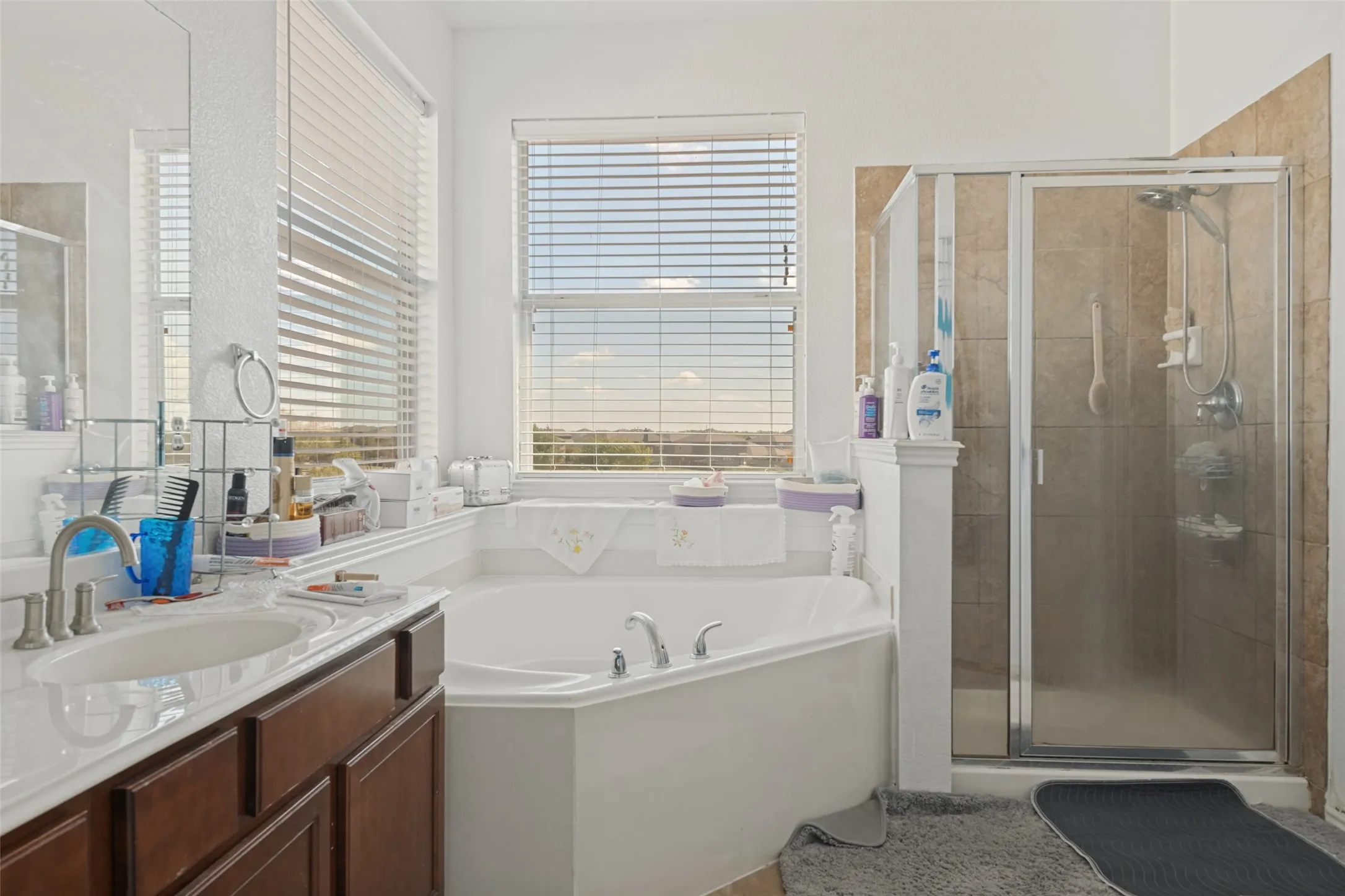 Single Family Residence For Sale in Kaufman County , 2107 Songbird Drive, Forney, Texas 75126, 4 Bedroom, 3 Bathroom, 2 Garage spaces, 3,710 Sqft, built in 2007, mls#21389905, Real Estate Agent in Forney, Homes For Sale in Kaufman county, Homes For Sale in Forney, Realtor in Forney Texas, Real Estate Brokerage Independent Realty Texas, Luminita Cordes Realtor
