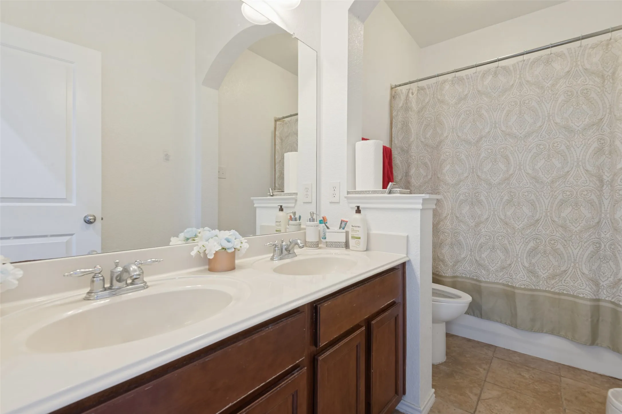 Single Family Residence For Sale in Kaufman County , 2107 Songbird Drive, Forney, Texas 75126, 4 Bedroom, 3 Bathroom, 2 Garage spaces, 3,710 Sqft, built in 2007, mls#21389905, Real Estate Agent in Forney, Homes For Sale in Kaufman county, Homes For Sale in Forney, Realtor in Forney Texas, Real Estate Brokerage Independent Realty Texas, Luminita Cordes Realtor