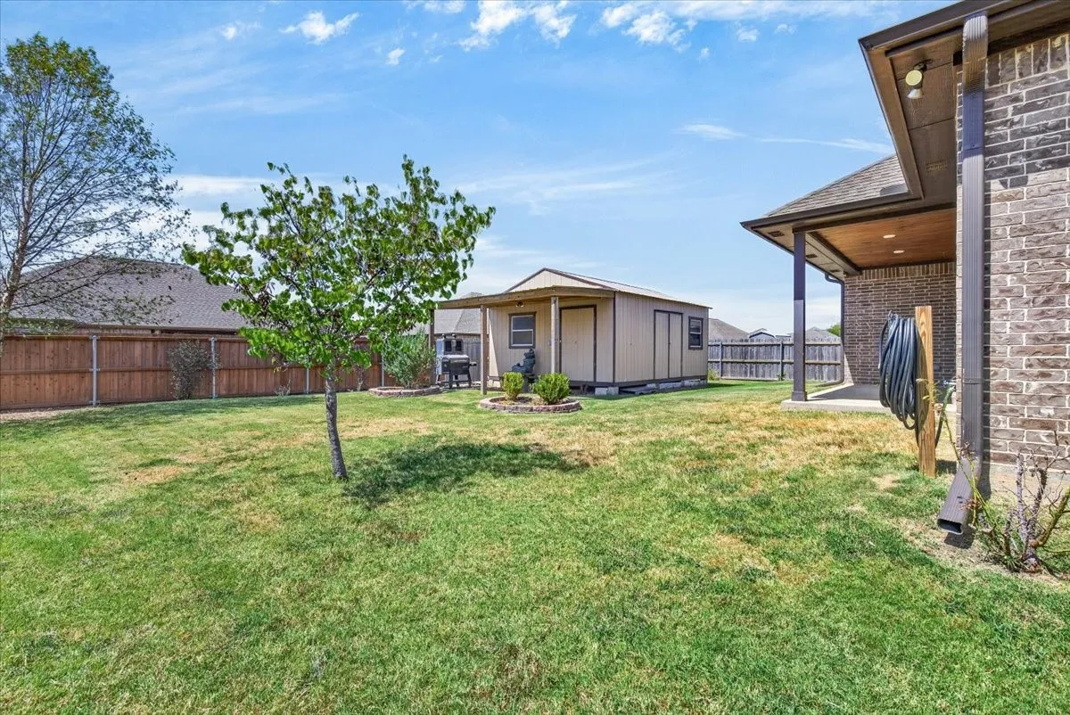 Single Family Residence For Sale in Kaufman County , 2112 Cole Street, Mabank, Texas 75147, 3 Bedroom, 2 Bathroom, 2 Garage spaces, 1,465 Sqft, built in 2021, mls#21389953, Real Estate Agent in Mabank, Homes For Sale in Kaufman county, Homes For Sale in Mabank, Realtor in Mabank Texas, Real Estate Brokerage Independent Realty Texas, Luminita Cordes Realtor