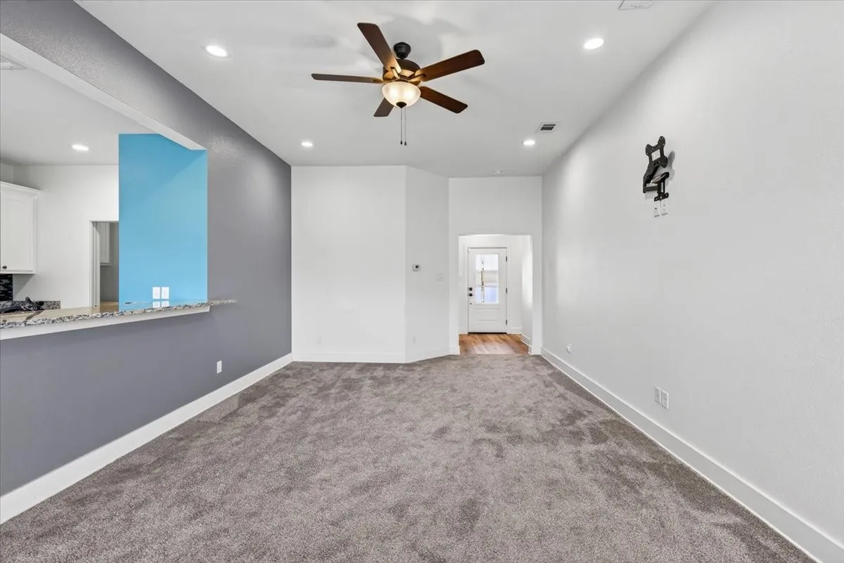 Single Family Residence For Sale in Kaufman County , 2112 Cole Street, Mabank, Texas 75147, 3 Bedroom, 2 Bathroom, 2 Garage spaces, 1,465 Sqft, built in 2021, mls#21389953, Real Estate Agent in Mabank, Homes For Sale in Kaufman county, Homes For Sale in Mabank, Realtor in Mabank Texas, Real Estate Brokerage Independent Realty Texas, Luminita Cordes Realtor