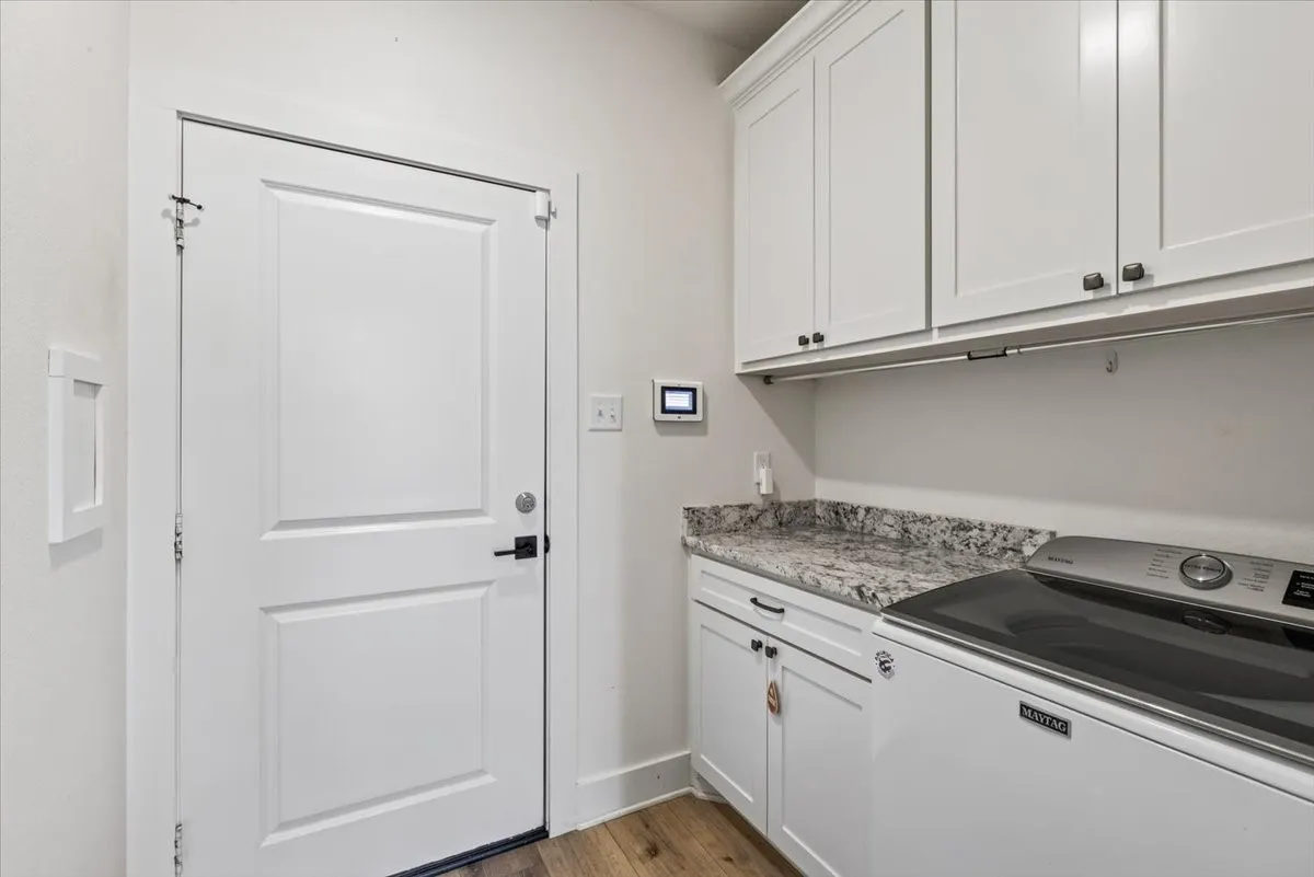 Single Family Residence For Sale in Kaufman County , 2112 Cole Street, Mabank, Texas 75147, 3 Bedroom, 2 Bathroom, 2 Garage spaces, 1,465 Sqft, built in 2021, mls#21389953, Real Estate Agent in Mabank, Homes For Sale in Kaufman county, Homes For Sale in Mabank, Realtor in Mabank Texas, Real Estate Brokerage Independent Realty Texas, Luminita Cordes Realtor
