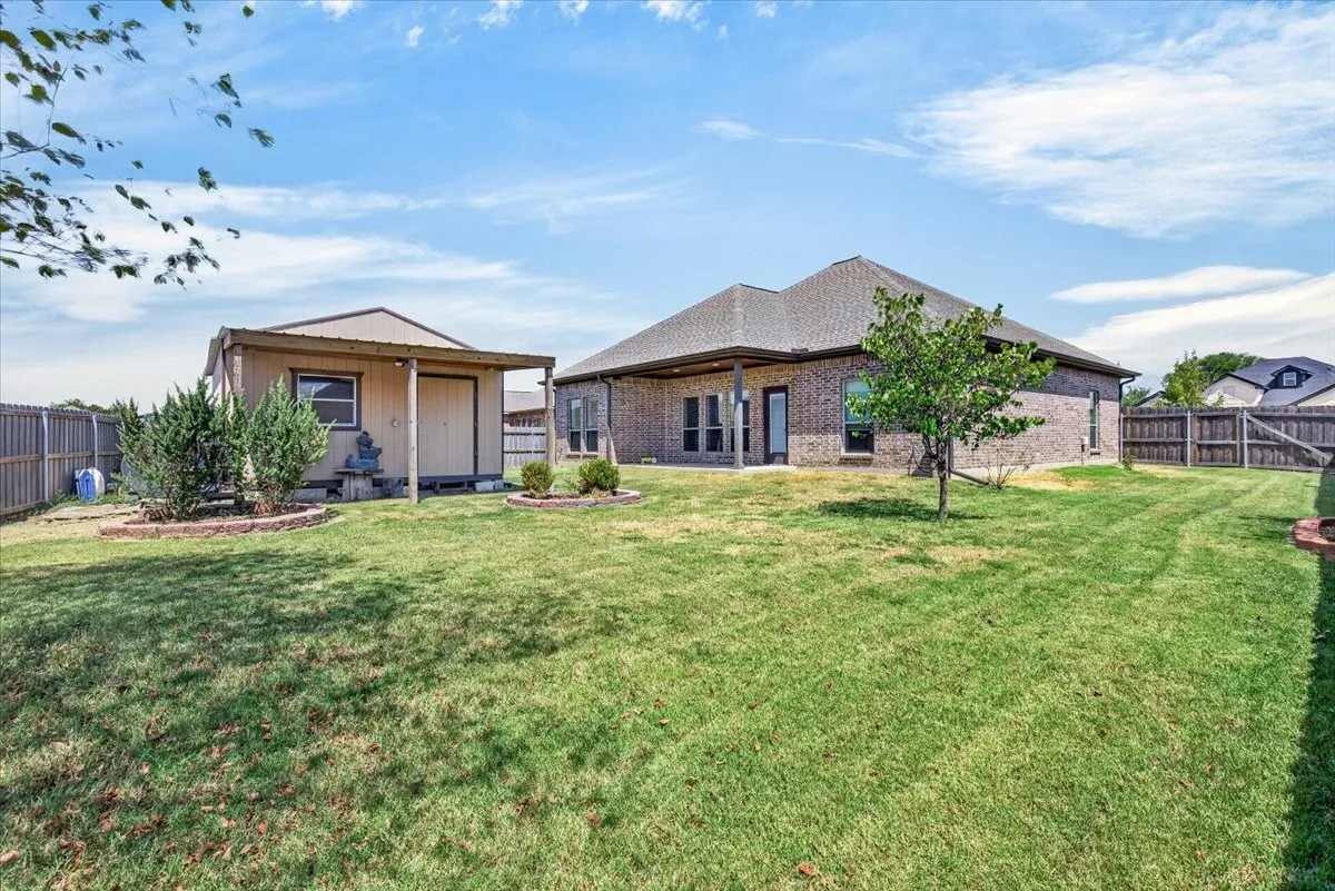Single Family Residence For Sale in Kaufman County , 2112 Cole Street, Mabank, Texas 75147, 3 Bedroom, 2 Bathroom, 2 Garage spaces, 1,465 Sqft, built in 2021, mls#21389953, Real Estate Agent in Mabank, Homes For Sale in Kaufman county, Homes For Sale in Mabank, Realtor in Mabank Texas, Real Estate Brokerage Independent Realty Texas, Luminita Cordes Realtor