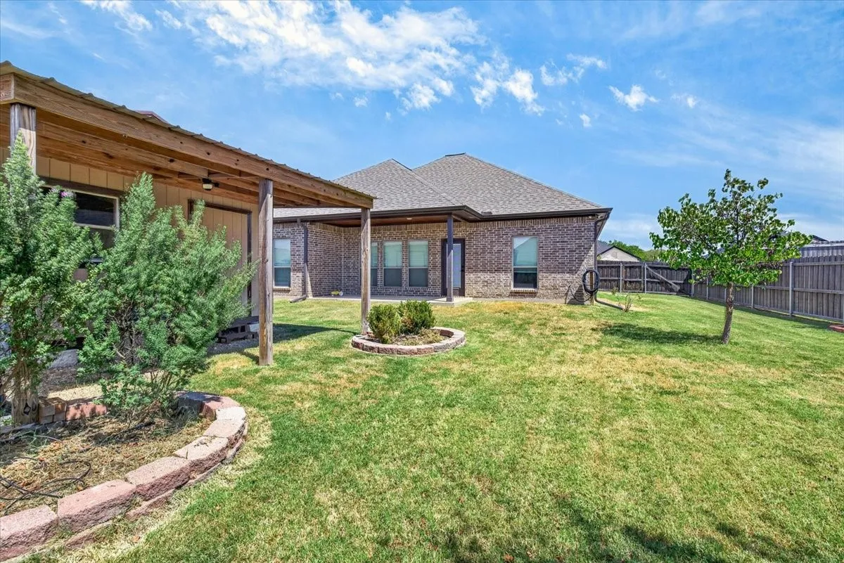 Single Family Residence For Sale in Kaufman County , 2112 Cole Street, Mabank, Texas 75147, 3 Bedroom, 2 Bathroom, 2 Garage spaces, 1,465 Sqft, built in 2021, mls#21389953, Real Estate Agent in Mabank, Homes For Sale in Kaufman county, Homes For Sale in Mabank, Realtor in Mabank Texas, Real Estate Brokerage Independent Realty Texas, Luminita Cordes Realtor