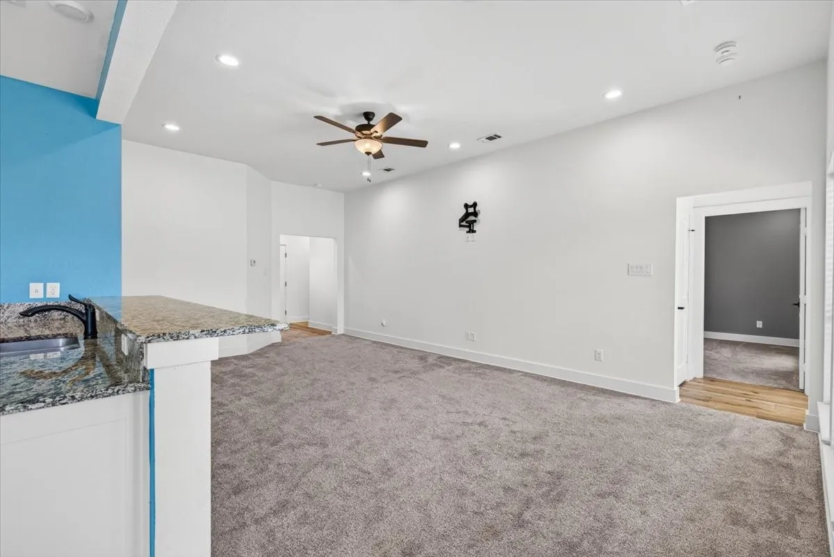 Single Family Residence For Sale in Kaufman County , 2112 Cole Street, Mabank, Texas 75147, 3 Bedroom, 2 Bathroom, 2 Garage spaces, 1,465 Sqft, built in 2021, mls#21389953, Real Estate Agent in Mabank, Homes For Sale in Kaufman county, Homes For Sale in Mabank, Realtor in Mabank Texas, Real Estate Brokerage Independent Realty Texas, Luminita Cordes Realtor