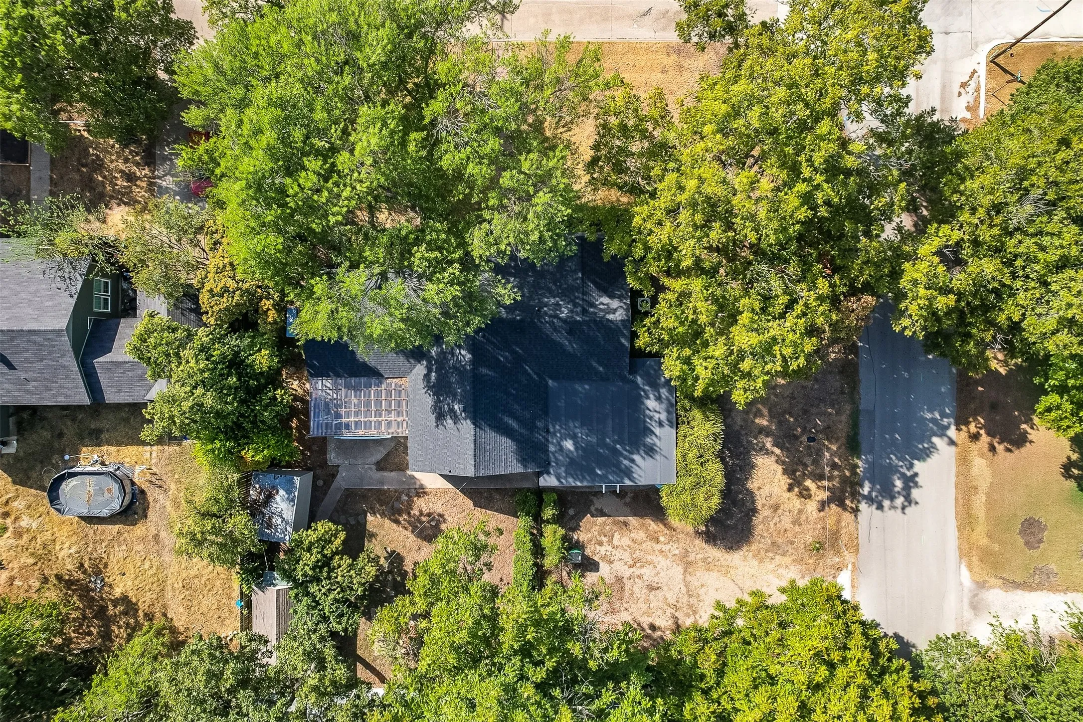 Single Family Residence For Sale in Ellis County , 606 Bryson Street, Waxahachie, Texas 75165, 4 Bedroom, 3 Bathroom, Garage spaces, 2,112 Sqft, built in 1945, mls#21388853, Real Estate Agent in Waxahachie, Homes For Sale in Ellis county, Homes For Sale in Waxahachie, Realtor in Waxahachie Texas, Real Estate Brokerage Independent Realty Texas, Luminita Cordes Realtor