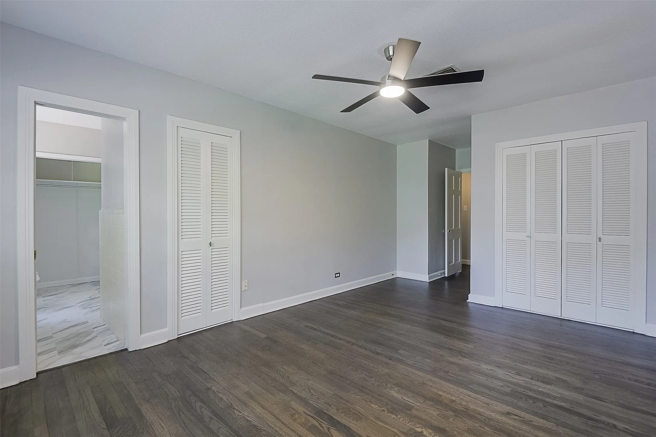 Single Family Residence For Sale in Ellis County , 606 Bryson Street, Waxahachie, Texas 75165, 4 Bedroom, 3 Bathroom, Garage spaces, 2,112 Sqft, built in 1945, mls#21388853, Real Estate Agent in Waxahachie, Homes For Sale in Ellis county, Homes For Sale in Waxahachie, Realtor in Waxahachie Texas, Real Estate Brokerage Independent Realty Texas, Luminita Cordes Realtor