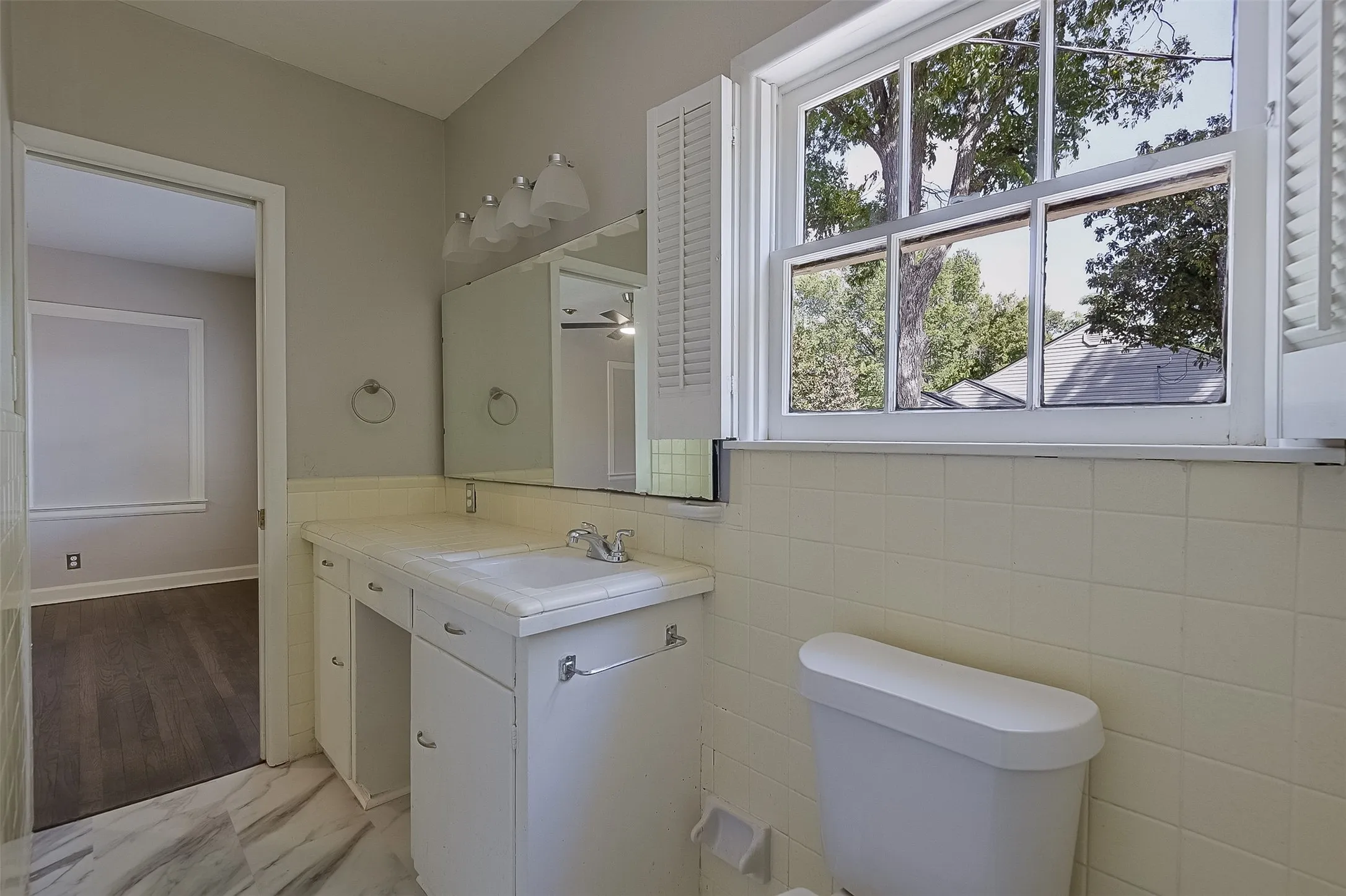 Single Family Residence For Sale in Ellis County , 606 Bryson Street, Waxahachie, Texas 75165, 4 Bedroom, 3 Bathroom, Garage spaces, 2,112 Sqft, built in 1945, mls#21388853, Real Estate Agent in Waxahachie, Homes For Sale in Ellis county, Homes For Sale in Waxahachie, Realtor in Waxahachie Texas, Real Estate Brokerage Independent Realty Texas, Luminita Cordes Realtor