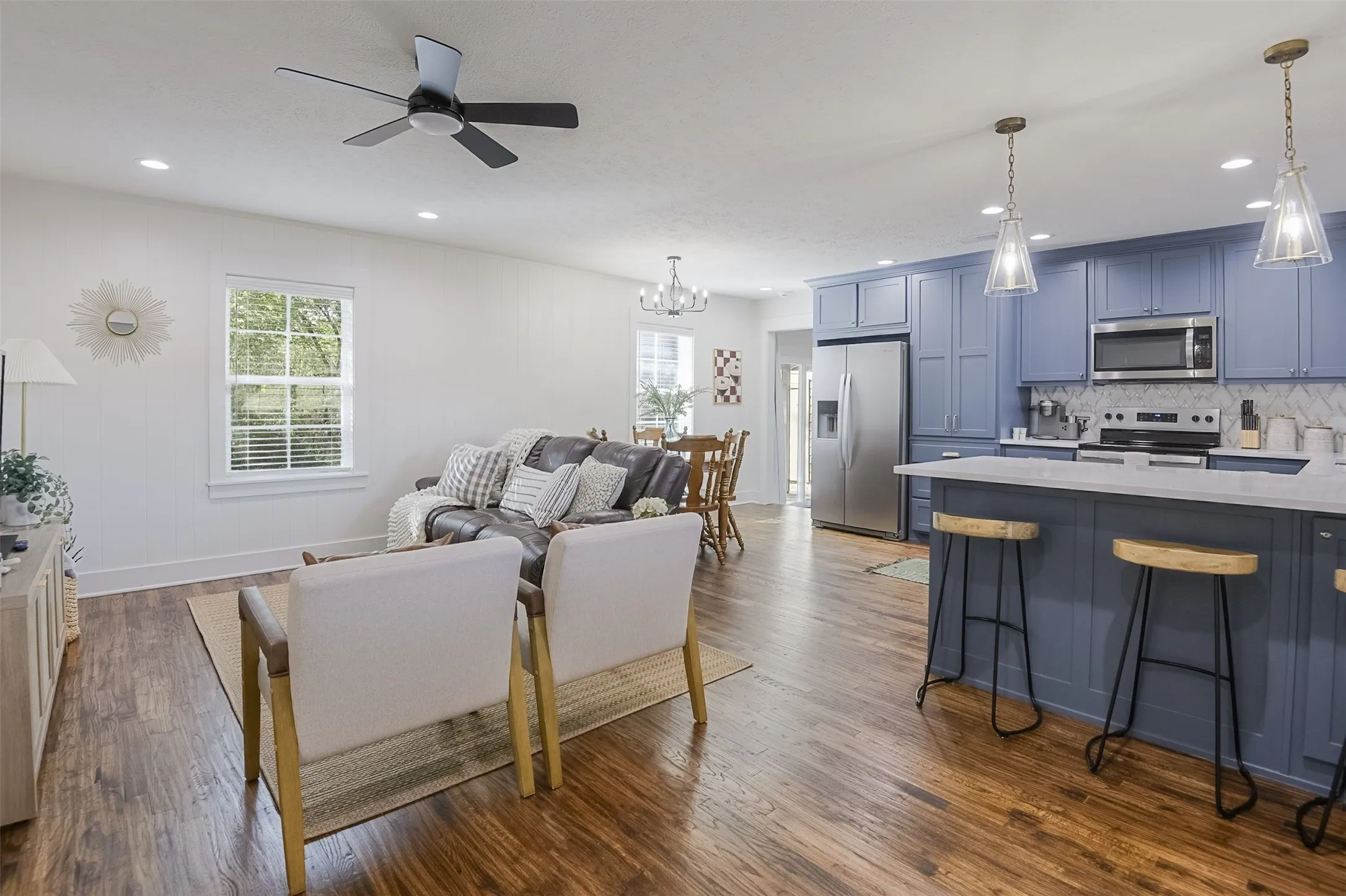 Single Family Residence For Sale in Ellis County , 313 Highland Avenue, Waxahachie, Texas 75165, 3 Bedroom, 1 Bathroom, Garage spaces, 1,072 Sqft, built in 1963, mls#21388729, Real Estate Agent in Waxahachie, Homes For Sale in Ellis county, Homes For Sale in Waxahachie, Realtor in Waxahachie Texas, Real Estate Brokerage Independent Realty Texas, Luminita Cordes Realtor