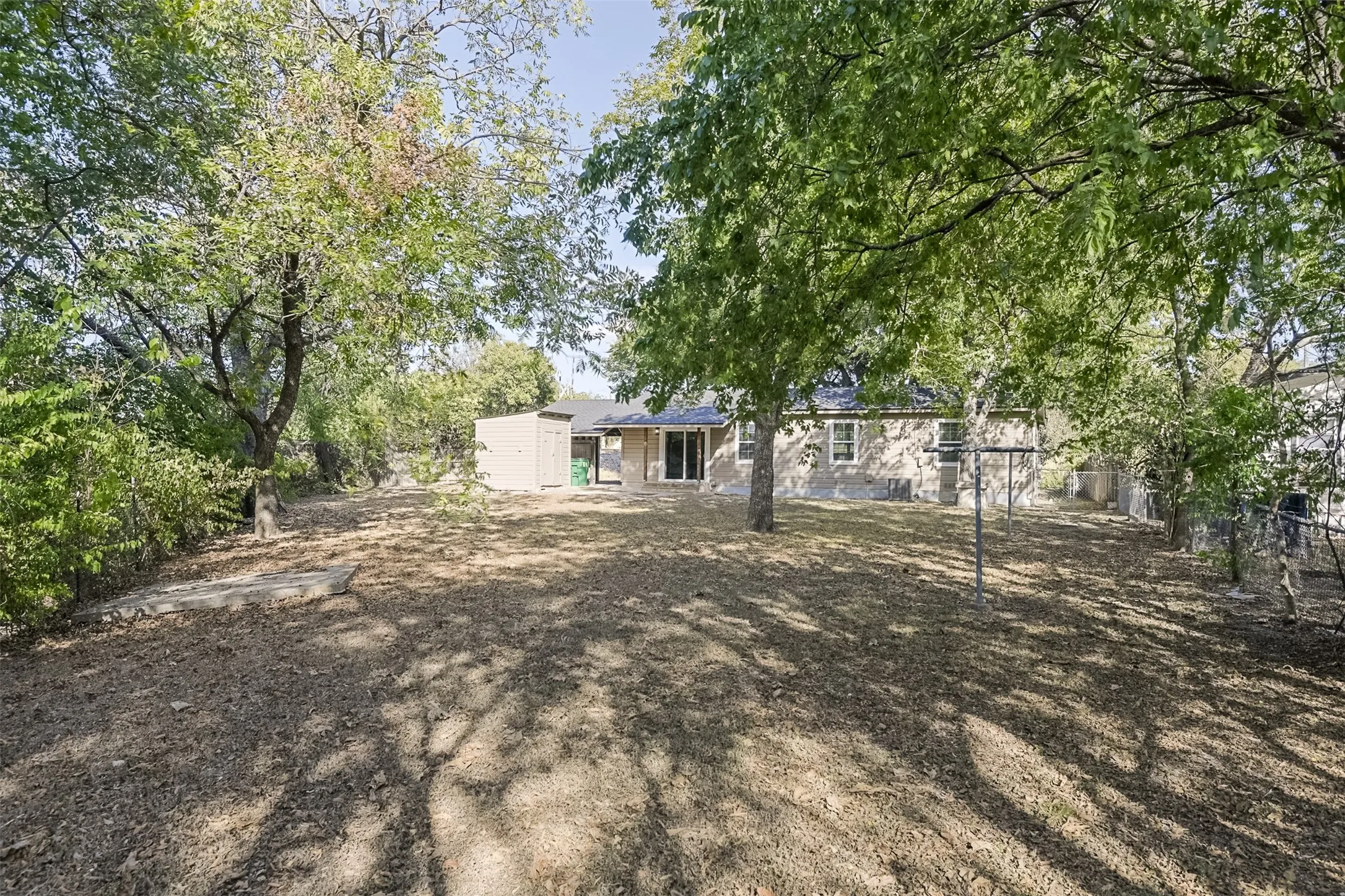 Single Family Residence For Sale in Ellis County , 313 Highland Avenue, Waxahachie, Texas 75165, 3 Bedroom, 1 Bathroom, Garage spaces, 1,072 Sqft, built in 1963, mls#21388729, Real Estate Agent in Waxahachie, Homes For Sale in Ellis county, Homes For Sale in Waxahachie, Realtor in Waxahachie Texas, Real Estate Brokerage Independent Realty Texas, Luminita Cordes Realtor