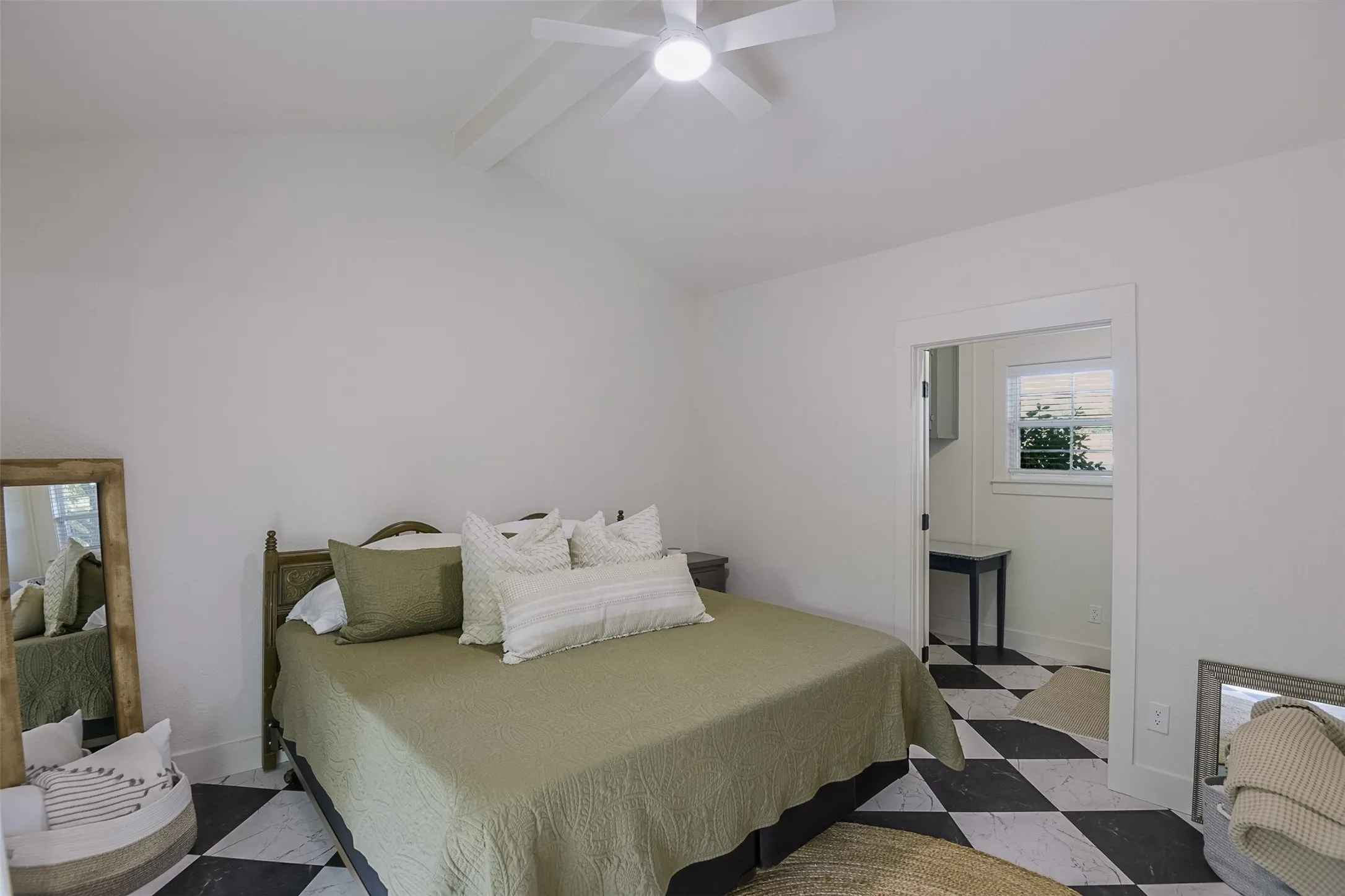 Single Family Residence For Sale in Ellis County , 313 Highland Avenue, Waxahachie, Texas 75165, 3 Bedroom, 1 Bathroom, Garage spaces, 1,072 Sqft, built in 1963, mls#21388729, Real Estate Agent in Waxahachie, Homes For Sale in Ellis county, Homes For Sale in Waxahachie, Realtor in Waxahachie Texas, Real Estate Brokerage Independent Realty Texas, Luminita Cordes Realtor