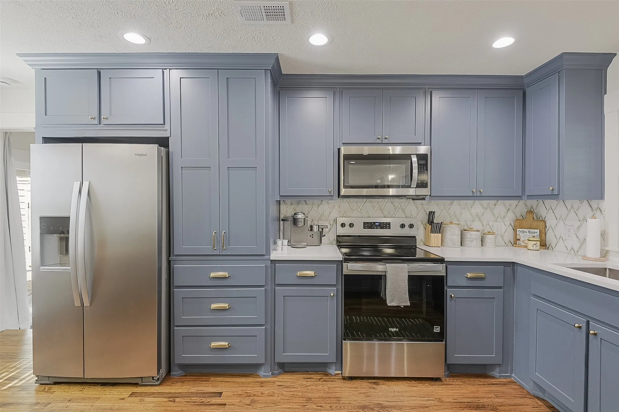 Single Family Residence For Sale in Ellis County , 313 Highland Avenue, Waxahachie, Texas 75165, 3 Bedroom, 1 Bathroom, Garage spaces, 1,072 Sqft, built in 1963, mls#21388729, Real Estate Agent in Waxahachie, Homes For Sale in Ellis county, Homes For Sale in Waxahachie, Realtor in Waxahachie Texas, Real Estate Brokerage Independent Realty Texas, Luminita Cordes Realtor