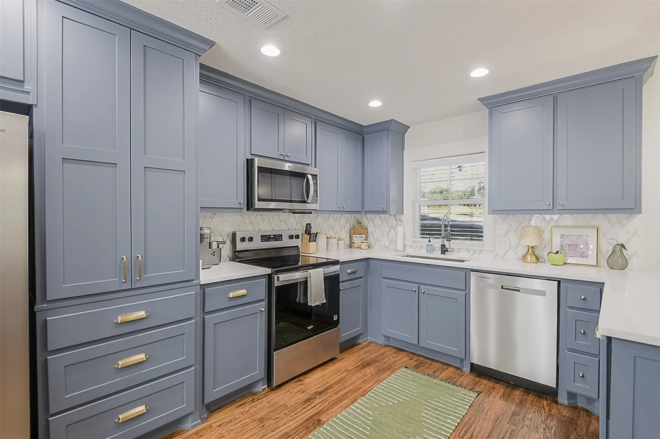 Single Family Residence For Sale in Ellis County , 313 Highland Avenue, Waxahachie, Texas 75165, 3 Bedroom, 1 Bathroom, Garage spaces, 1,072 Sqft, built in 1963, mls#21388729, Real Estate Agent in Waxahachie, Homes For Sale in Ellis county, Homes For Sale in Waxahachie, Realtor in Waxahachie Texas, Real Estate Brokerage Independent Realty Texas, Luminita Cordes Realtor