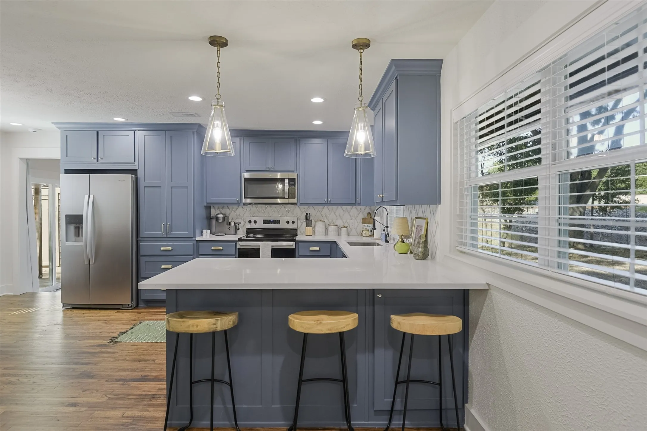 Single Family Residence For Sale in Ellis County , 313 Highland Avenue, Waxahachie, Texas 75165, 3 Bedroom, 1 Bathroom, Garage spaces, 1,072 Sqft, built in 1963, mls#21388729, Real Estate Agent in Waxahachie, Homes For Sale in Ellis county, Homes For Sale in Waxahachie, Realtor in Waxahachie Texas, Real Estate Brokerage Independent Realty Texas, Luminita Cordes Realtor