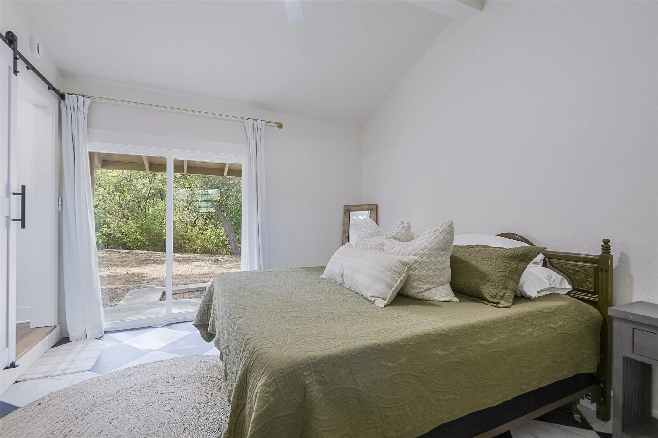 Single Family Residence For Sale in Ellis County , 313 Highland Avenue, Waxahachie, Texas 75165, 3 Bedroom, 1 Bathroom, Garage spaces, 1,072 Sqft, built in 1963, mls#21388729, Real Estate Agent in Waxahachie, Homes For Sale in Ellis county, Homes For Sale in Waxahachie, Realtor in Waxahachie Texas, Real Estate Brokerage Independent Realty Texas, Luminita Cordes Realtor