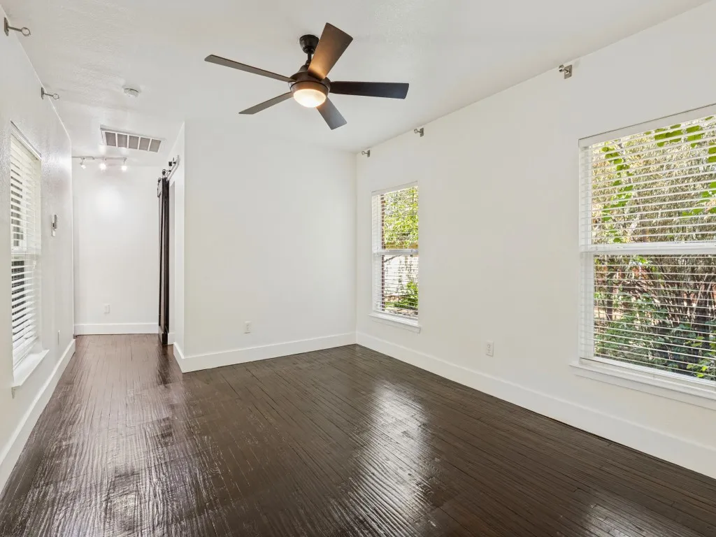 Single Family Residence For Sale in Dallas County , 914 Westmount Avenue, Dallas, Texas 75211, 2 Bedroom, 2 Bathroom, Garage spaces, 1,441 Sqft, built in 1946, mls#21389760, Real Estate Agent in Dallas, Homes For Sale in Dallas county, Homes For Sale in Dallas, Realtor in Dallas Texas, Real Estate Brokerage Independent Realty Texas, Luminita Cordes Realtor