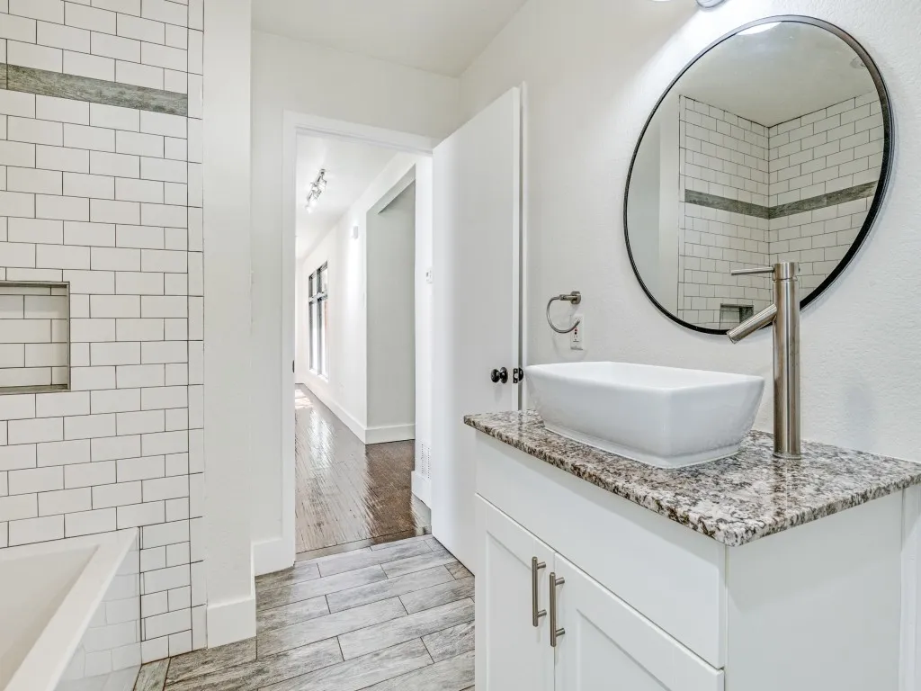 Single Family Residence For Sale in Dallas County , 914 Westmount Avenue, Dallas, Texas 75211, 2 Bedroom, 2 Bathroom, Garage spaces, 1,441 Sqft, built in 1946, mls#21389760, Real Estate Agent in Dallas, Homes For Sale in Dallas county, Homes For Sale in Dallas, Realtor in Dallas Texas, Real Estate Brokerage Independent Realty Texas, Luminita Cordes Realtor