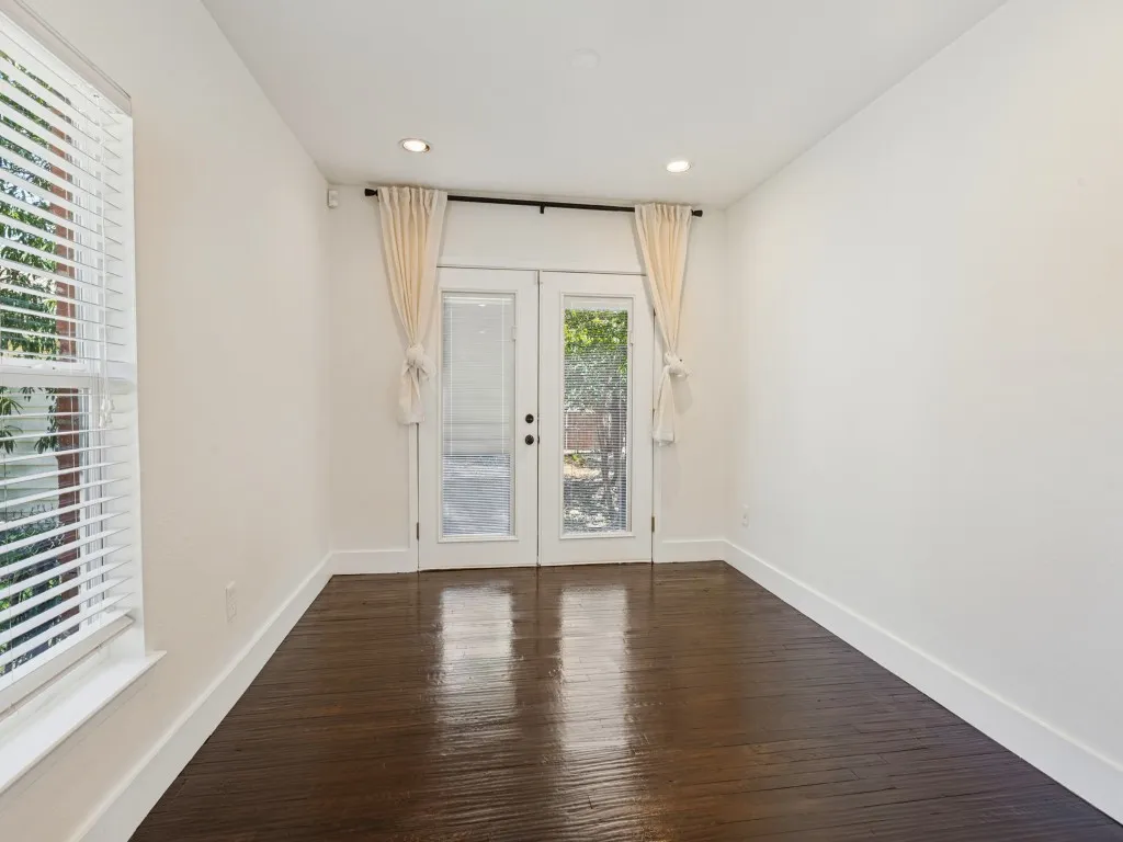 Single Family Residence For Sale in Dallas County , 914 Westmount Avenue, Dallas, Texas 75211, 2 Bedroom, 2 Bathroom, Garage spaces, 1,441 Sqft, built in 1946, mls#21389760, Real Estate Agent in Dallas, Homes For Sale in Dallas county, Homes For Sale in Dallas, Realtor in Dallas Texas, Real Estate Brokerage Independent Realty Texas, Luminita Cordes Realtor
