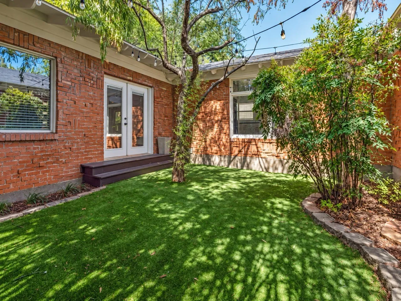 Single Family Residence For Sale in Dallas County , 914 Westmount Avenue, Dallas, Texas 75211, 2 Bedroom, 2 Bathroom, Garage spaces, 1,441 Sqft, built in 1946, mls#21389760, Real Estate Agent in Dallas, Homes For Sale in Dallas county, Homes For Sale in Dallas, Realtor in Dallas Texas, Real Estate Brokerage Independent Realty Texas, Luminita Cordes Realtor