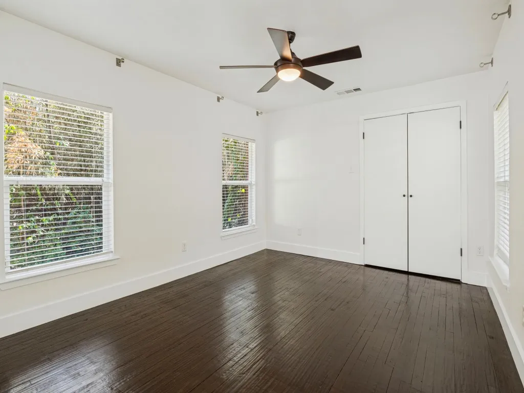 Single Family Residence For Sale in Dallas County , 914 Westmount Avenue, Dallas, Texas 75211, 2 Bedroom, 2 Bathroom, Garage spaces, 1,441 Sqft, built in 1946, mls#21389760, Real Estate Agent in Dallas, Homes For Sale in Dallas county, Homes For Sale in Dallas, Realtor in Dallas Texas, Real Estate Brokerage Independent Realty Texas, Luminita Cordes Realtor