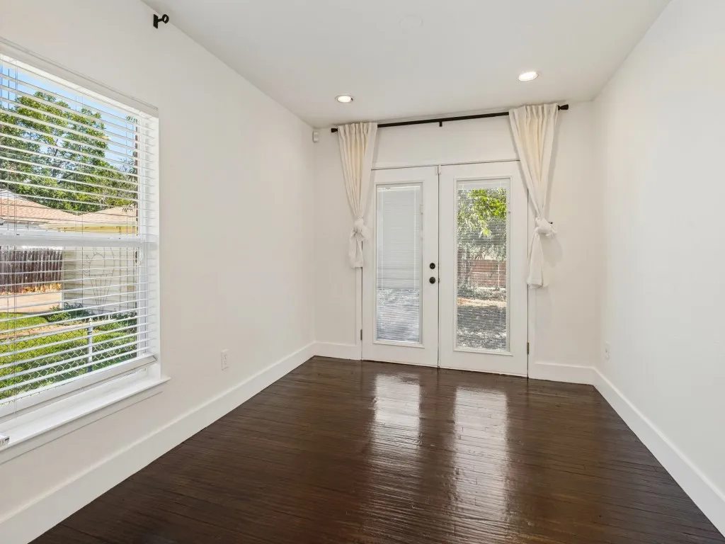 Single Family Residence For Sale in Dallas County , 914 Westmount Avenue, Dallas, Texas 75211, 2 Bedroom, 2 Bathroom, Garage spaces, 1,441 Sqft, built in 1946, mls#21389760, Real Estate Agent in Dallas, Homes For Sale in Dallas county, Homes For Sale in Dallas, Realtor in Dallas Texas, Real Estate Brokerage Independent Realty Texas, Luminita Cordes Realtor