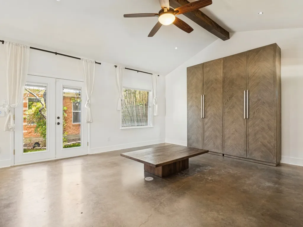 Single Family Residence For Sale in Dallas County , 914 Westmount Avenue, Dallas, Texas 75211, 2 Bedroom, 2 Bathroom, Garage spaces, 1,441 Sqft, built in 1946, mls#21389760, Real Estate Agent in Dallas, Homes For Sale in Dallas county, Homes For Sale in Dallas, Realtor in Dallas Texas, Real Estate Brokerage Independent Realty Texas, Luminita Cordes Realtor
