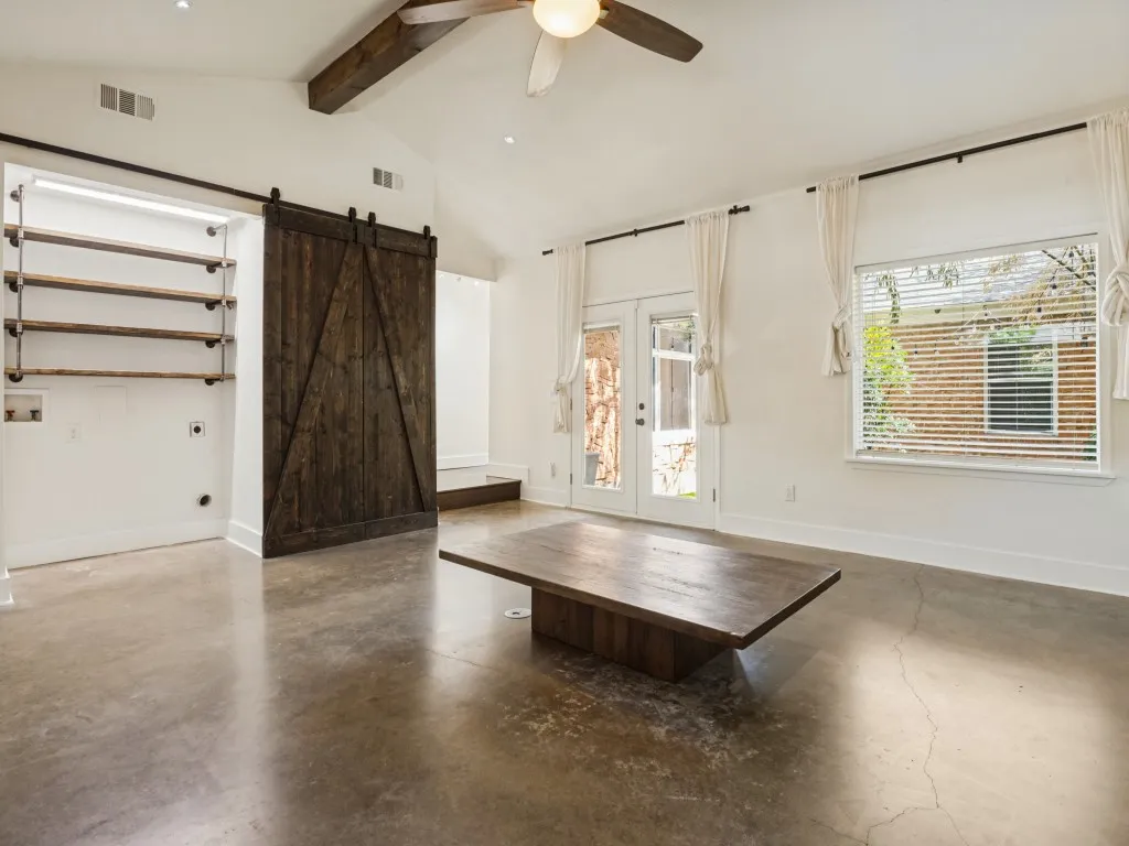 Single Family Residence For Sale in Dallas County , 914 Westmount Avenue, Dallas, Texas 75211, 2 Bedroom, 2 Bathroom, Garage spaces, 1,441 Sqft, built in 1946, mls#21389760, Real Estate Agent in Dallas, Homes For Sale in Dallas county, Homes For Sale in Dallas, Realtor in Dallas Texas, Real Estate Brokerage Independent Realty Texas, Luminita Cordes Realtor
