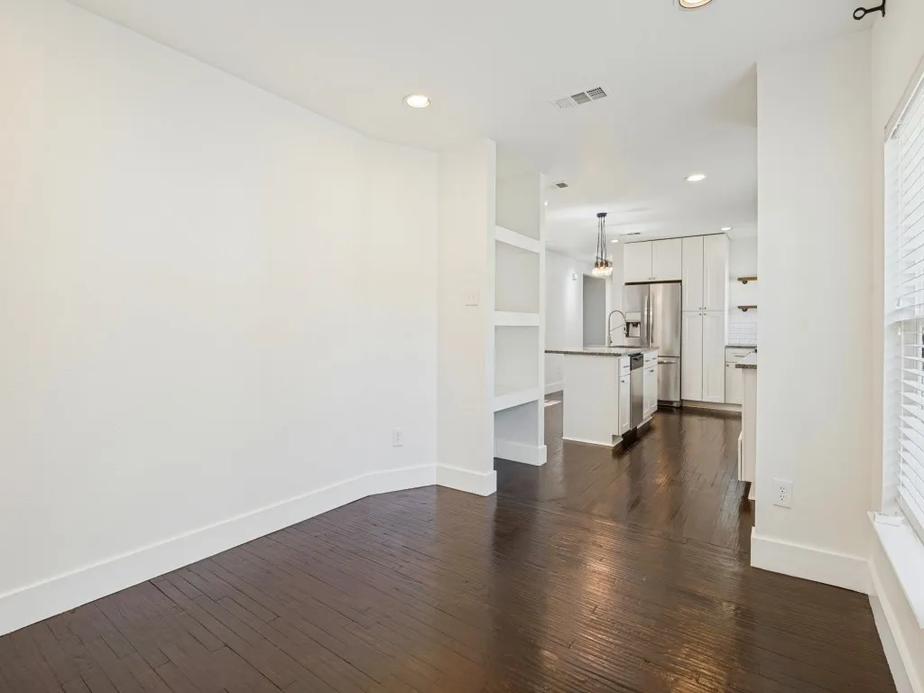 Single Family Residence For Sale in Dallas County , 914 Westmount Avenue, Dallas, Texas 75211, 2 Bedroom, 2 Bathroom, Garage spaces, 1,441 Sqft, built in 1946, mls#21389760, Real Estate Agent in Dallas, Homes For Sale in Dallas county, Homes For Sale in Dallas, Realtor in Dallas Texas, Real Estate Brokerage Independent Realty Texas, Luminita Cordes Realtor