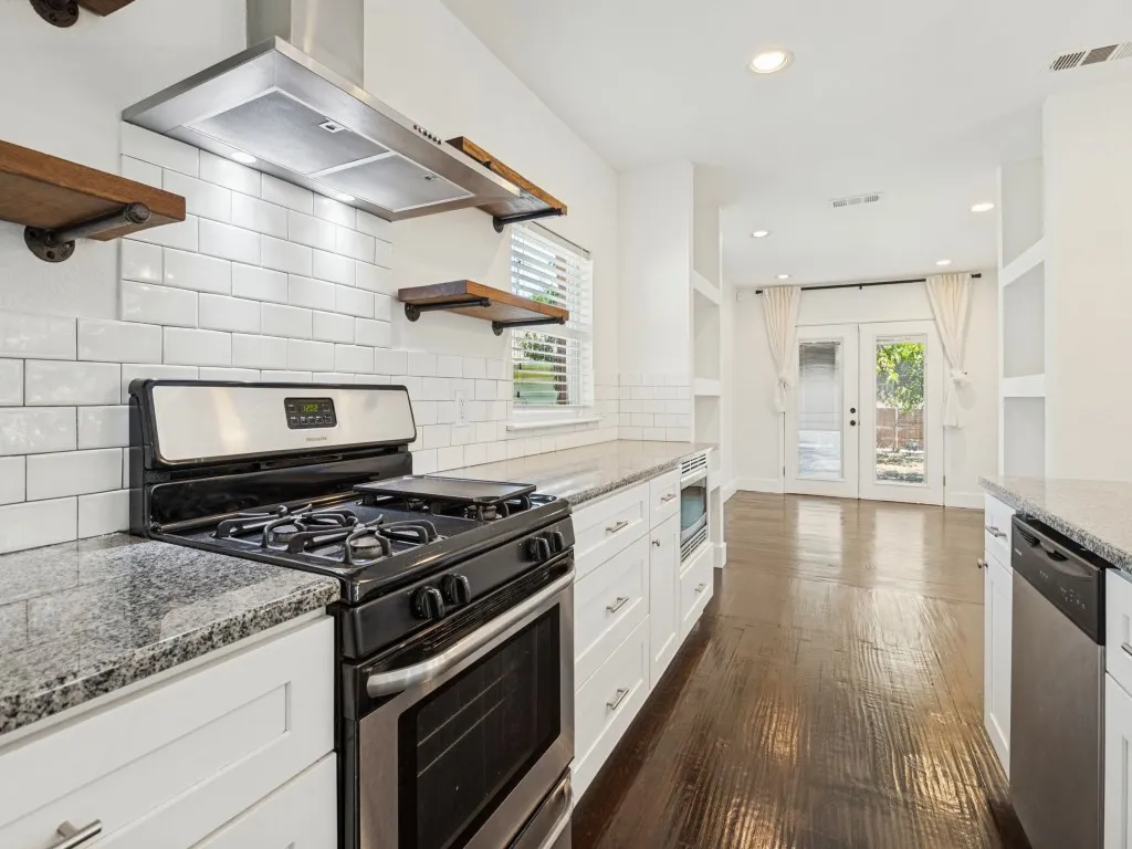 Single Family Residence For Sale in Dallas County , 914 Westmount Avenue, Dallas, Texas 75211, 2 Bedroom, 2 Bathroom, Garage spaces, 1,441 Sqft, built in 1946, mls#21389760, Real Estate Agent in Dallas, Homes For Sale in Dallas county, Homes For Sale in Dallas, Realtor in Dallas Texas, Real Estate Brokerage Independent Realty Texas, Luminita Cordes Realtor