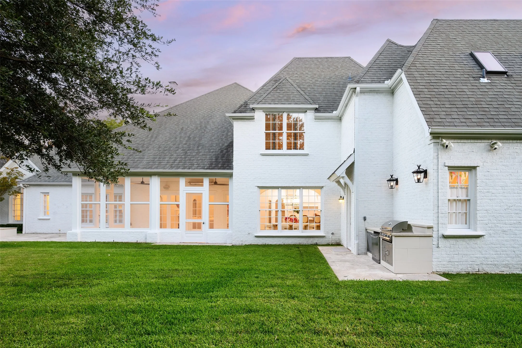Single Family Residence For Sale in Dallas County , 6419 Lakehurst Avenue, Dallas, Texas 75230, 5 Bedroom, 7 Bathroom, 3 Garage spaces, 6,720 Sqft, built in 2000, mls#21389927, Real Estate Agent in Dallas, Homes For Sale in Dallas county, Homes For Sale in Dallas, Realtor in Dallas Texas, Real Estate Brokerage Independent Realty Texas, Luminita Cordes Realtor