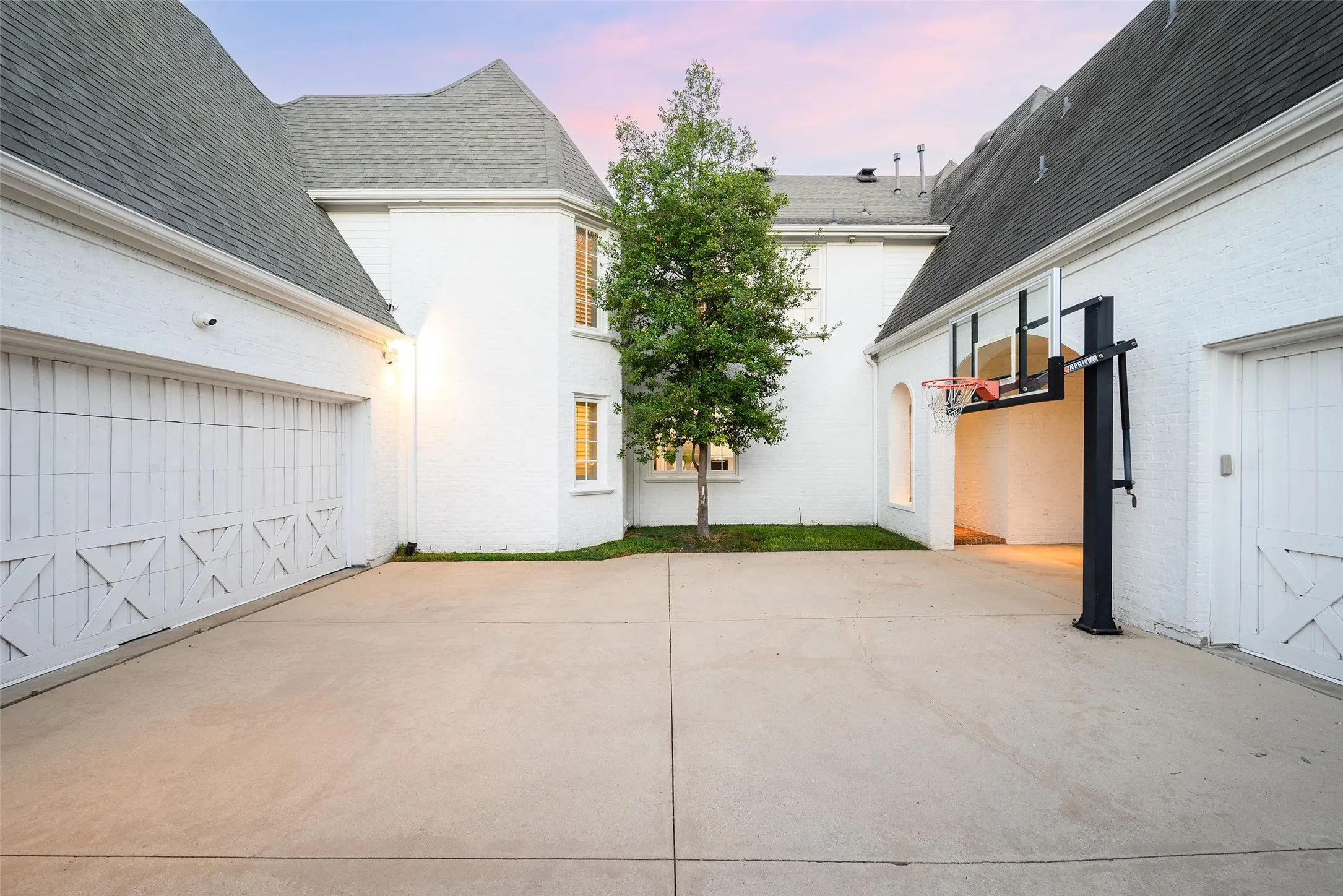 Single Family Residence For Sale in Dallas County , 6419 Lakehurst Avenue, Dallas, Texas 75230, 5 Bedroom, 7 Bathroom, 3 Garage spaces, 6,720 Sqft, built in 2000, mls#21389927, Real Estate Agent in Dallas, Homes For Sale in Dallas county, Homes For Sale in Dallas, Realtor in Dallas Texas, Real Estate Brokerage Independent Realty Texas, Luminita Cordes Realtor