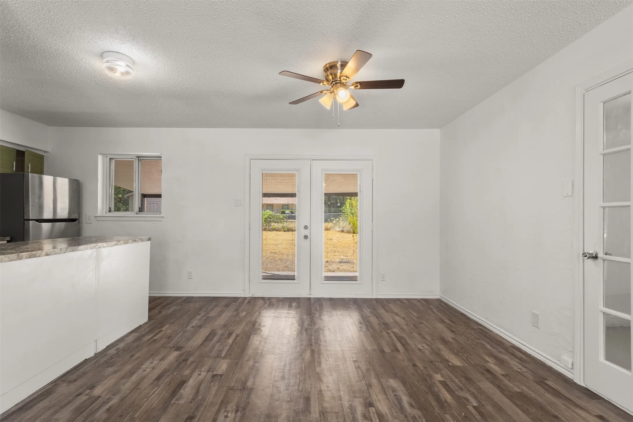 Single Family Residence For Sale in Dallas County , 2563 Wood Valley Drive, Dallas, Texas 75211, 4 Bedroom, 2 Bathroom, Garage spaces, 1,010 Sqft, built in 1961, mls#21387672, Real Estate Agent in Dallas, Homes For Sale in Dallas county, Homes For Sale in Dallas, Realtor in Dallas Texas, Real Estate Brokerage Independent Realty Texas, Luminita Cordes Realtor