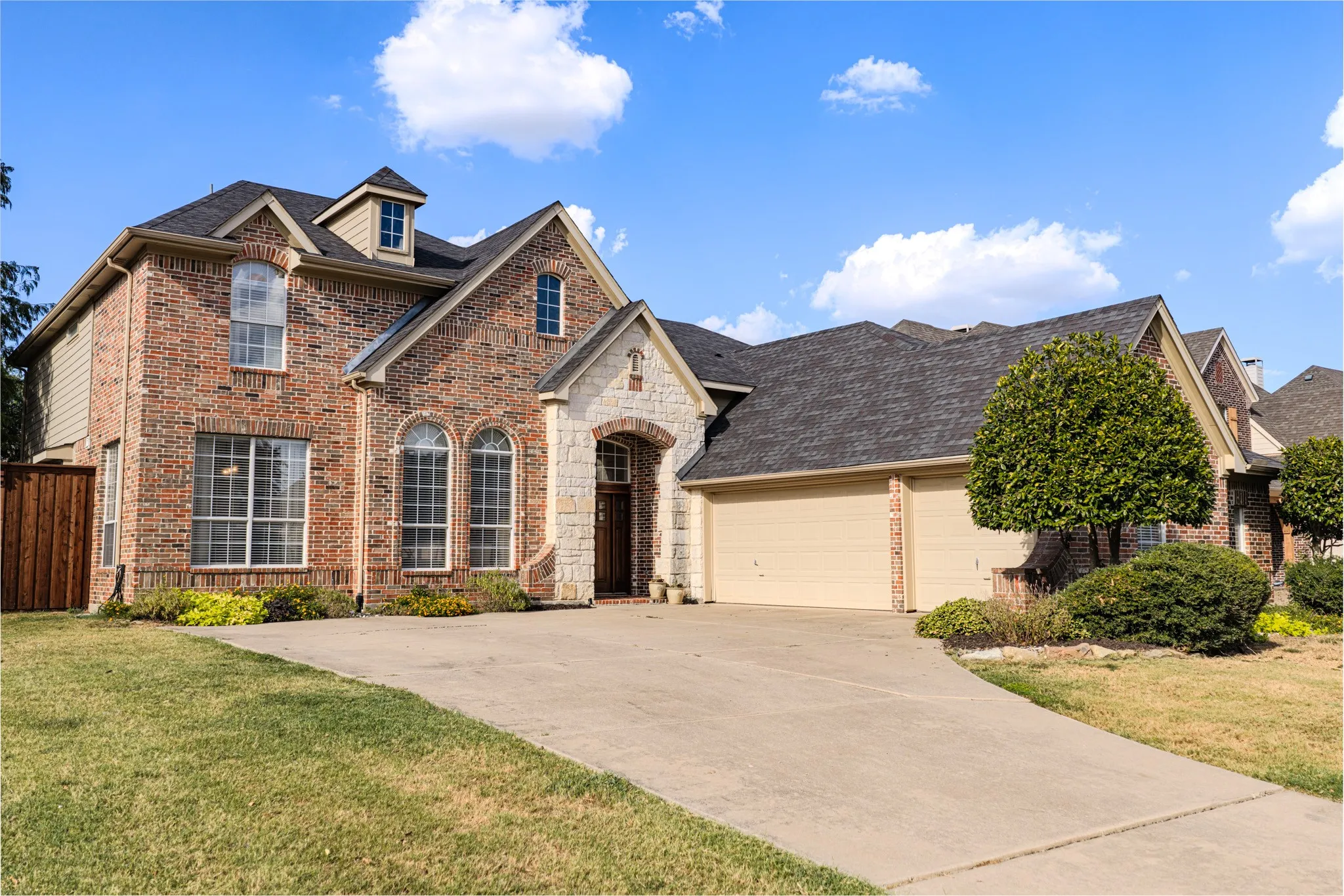 Single Family Residence For Sale in Denton County , 1620 Mc Greg Lane, Carrollton, Texas 75010, 4 Bedroom, 4 Bathroom, 3 Garage spaces, 3,487 Sqft, built in 2000, mls#21387714, Real Estate Agent in Carrollton, Homes For Sale in Denton county, Homes For Sale in Carrollton, Realtor in Carrollton Texas, Real Estate Brokerage Independent Realty Texas, Luminita Cordes Realtor