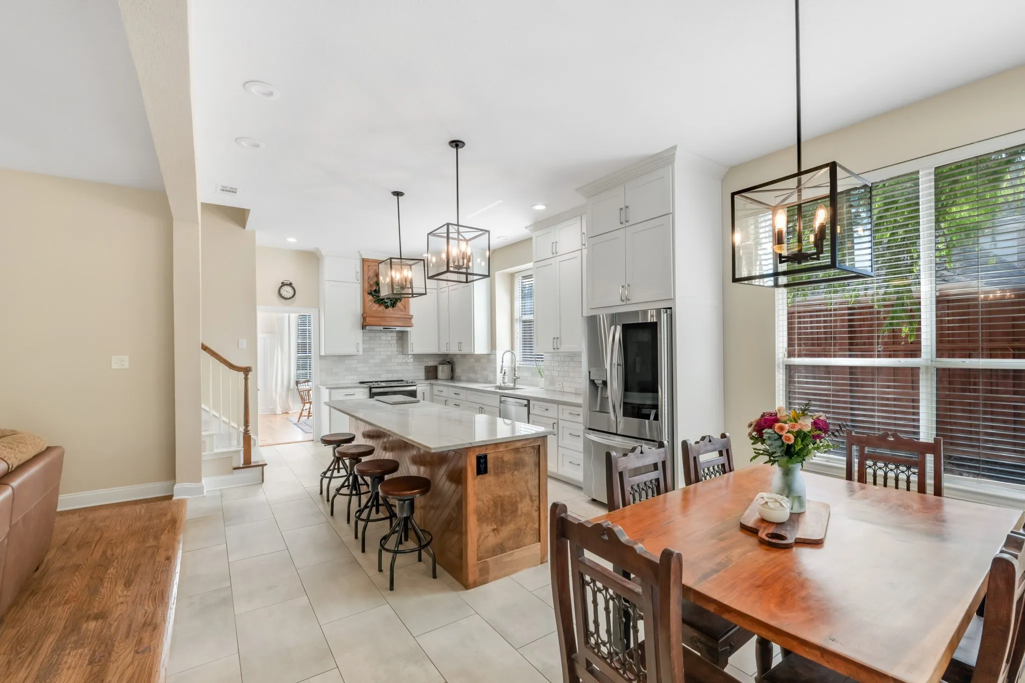 Single Family Residence For Sale in Denton County , 1620 Mc Greg Lane, Carrollton, Texas 75010, 4 Bedroom, 4 Bathroom, 3 Garage spaces, 3,487 Sqft, built in 2000, mls#21387714, Real Estate Agent in Carrollton, Homes For Sale in Denton county, Homes For Sale in Carrollton, Realtor in Carrollton Texas, Real Estate Brokerage Independent Realty Texas, Luminita Cordes Realtor